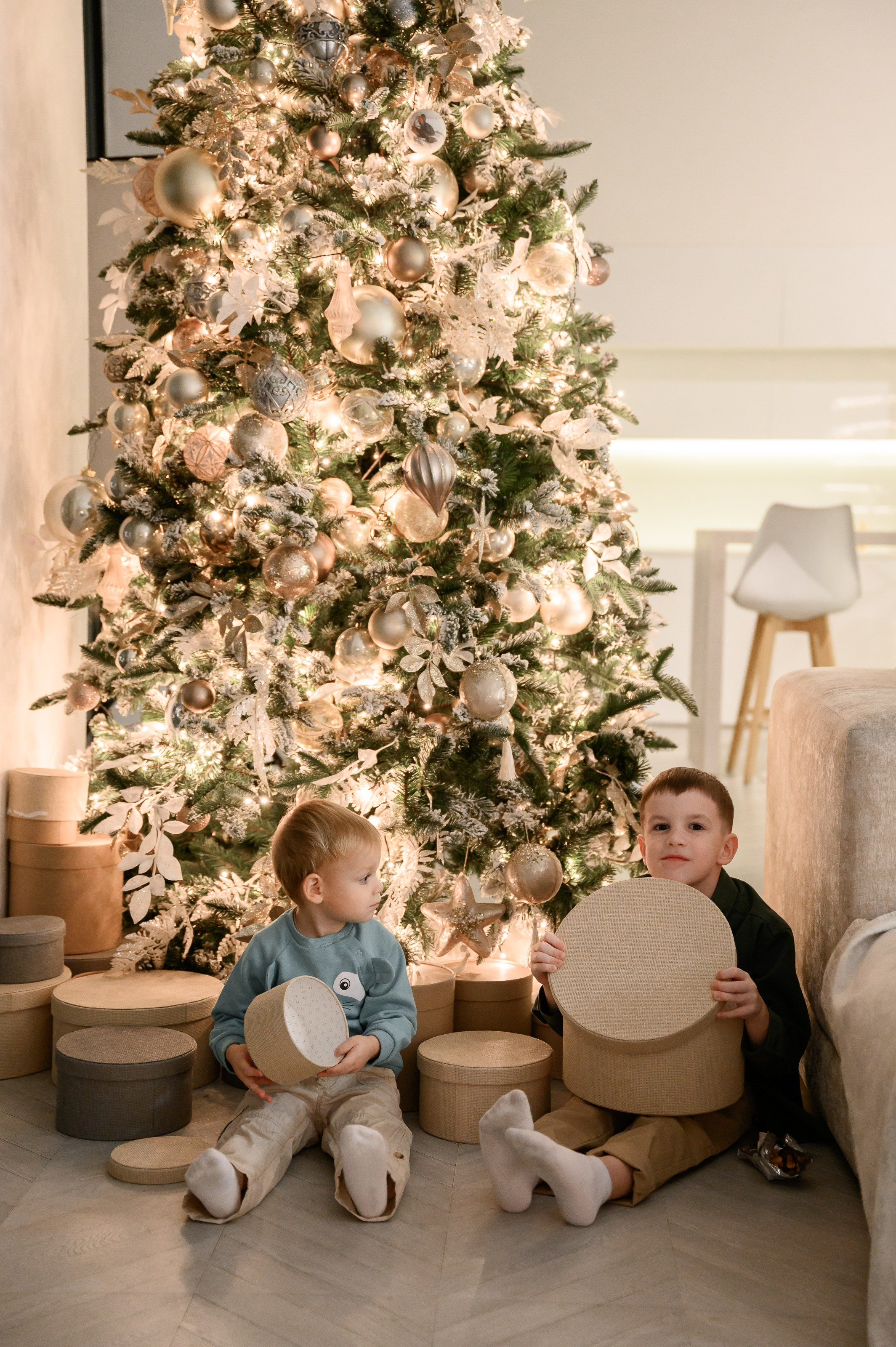 Семейная новогодняя фотосессия в фотостудии Мимика, зал Мия. Semerlina.ru