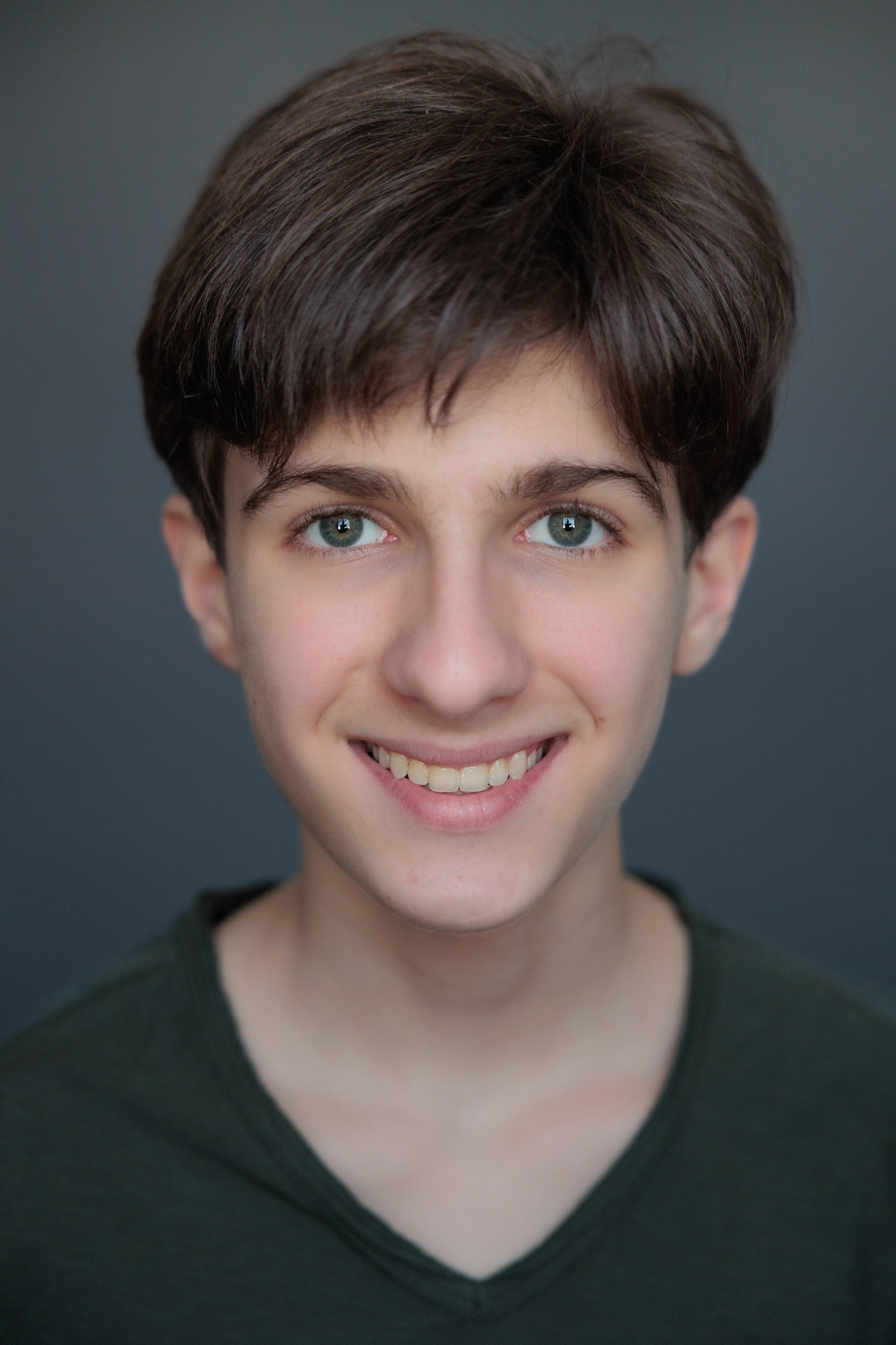 АРТЁМ. Я фотограф из Москвы к Вашим услугам