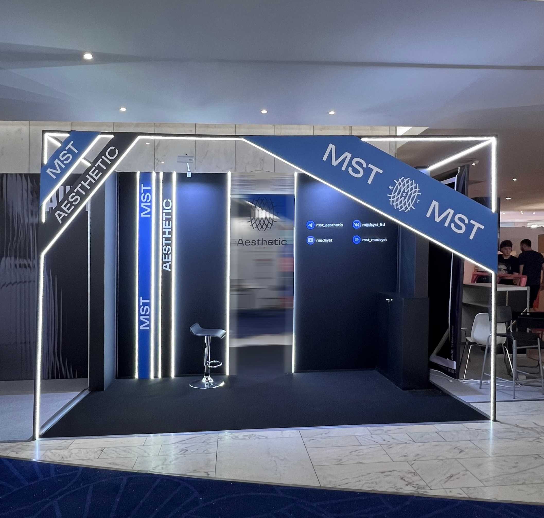 О дизайнере