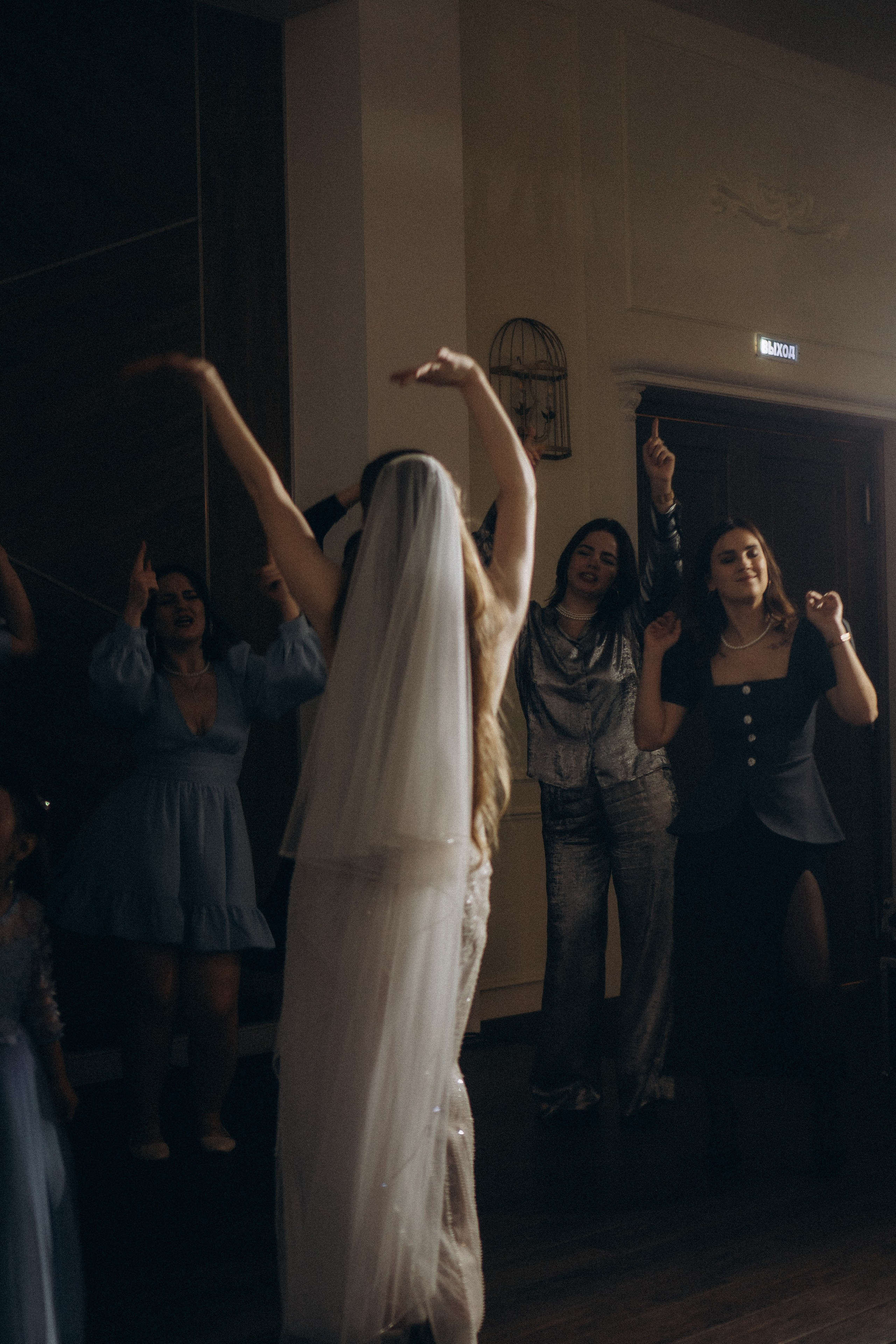 СВАДЕБНАЯ СЬЕМКА СБОРОВ В ОТЕЛЕ И ВЫЕЗД НА ЦЕРЕМОНИЮ (СНЯТО В СИБИРЕ В НИЖНЕВАРТОВСКЕ). Профессиональный фотограф, Санкт-Петербург — Виктория Богомолова