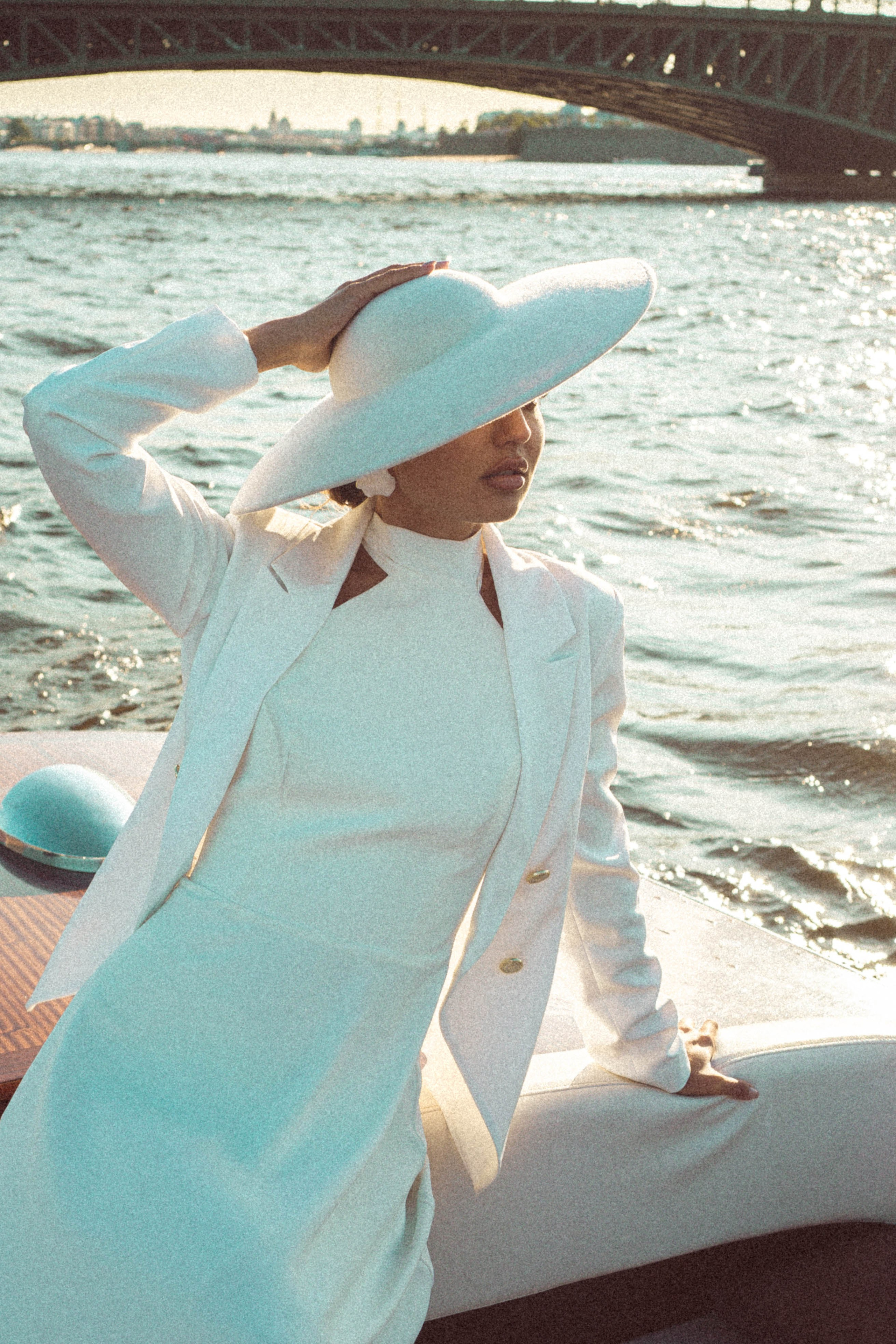 СВАДЕНБНАЯ СЬЕМКА НА КАТЕРЕ ПО КАНАЛАМ САНКТ-ПЕТЕРБУРГА И В АКВАТОРИИ НЕВЫ. Профессиональный фотограф, Санкт-Петербург — Виктория Богомолова