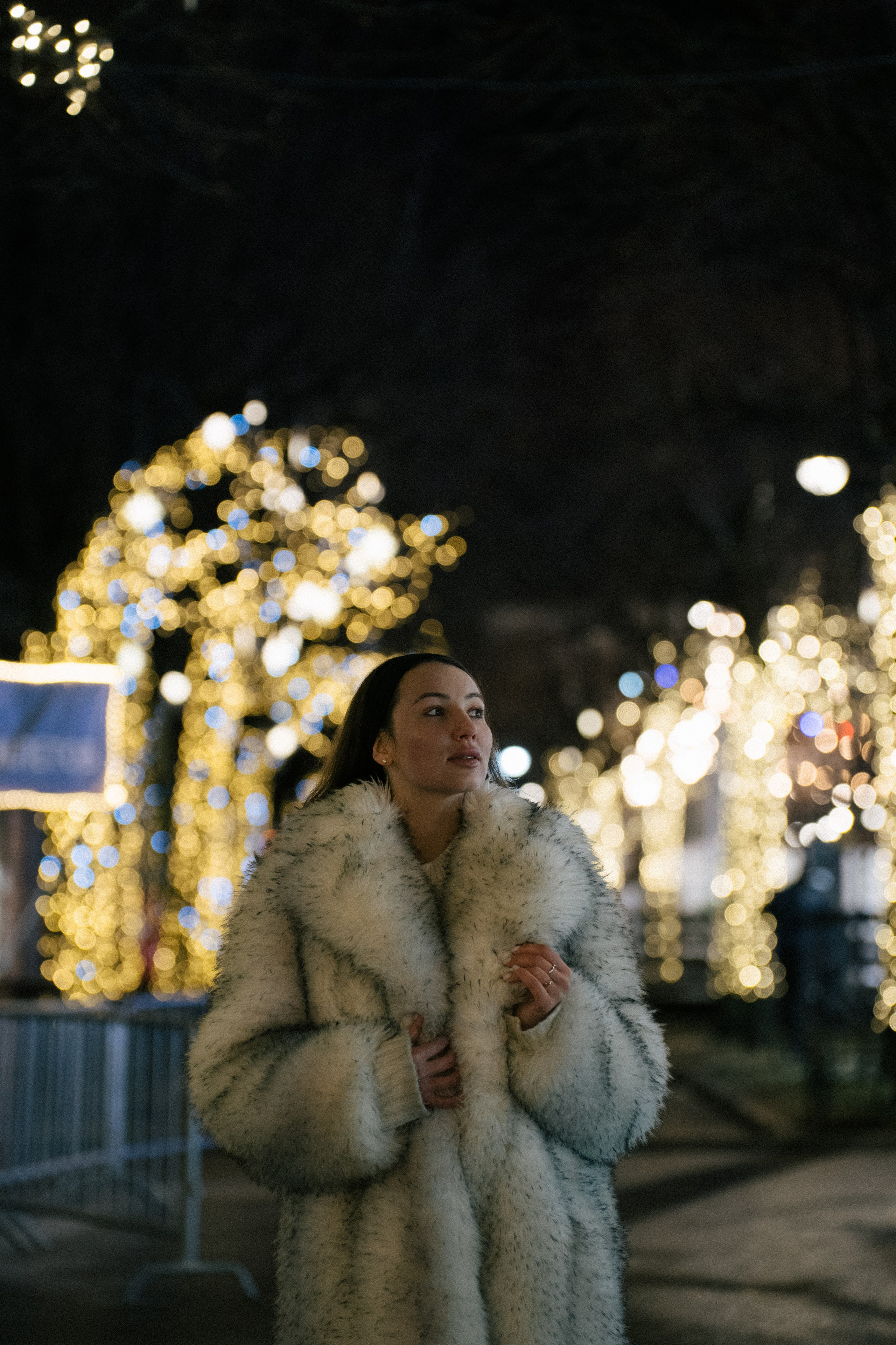 ПРОГУЛКА НА МАНЕЖНОЙ ПЛОЩАДИ ДЛЯ ДЕВУШКИ ПЕРЕД НОВЫМ ГОДОМ (НОВОГОДНЯЯ ФОТОСЕССИИЯ НА МАНЕЖНОЙ ПЛОЩАДИ). Профессиональный фотограф, Санкт-Петербург — Виктория Богомолова
