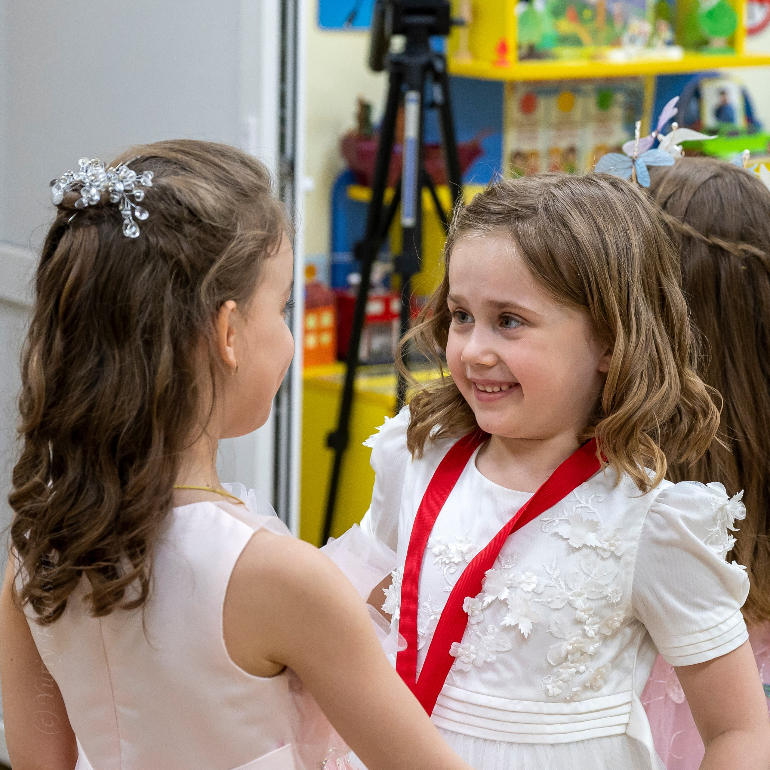 Выпускной в детском садике «Чебурашка», Королёв. Профессиональный фотограф интерьеров в Москве Юрий Федоскин