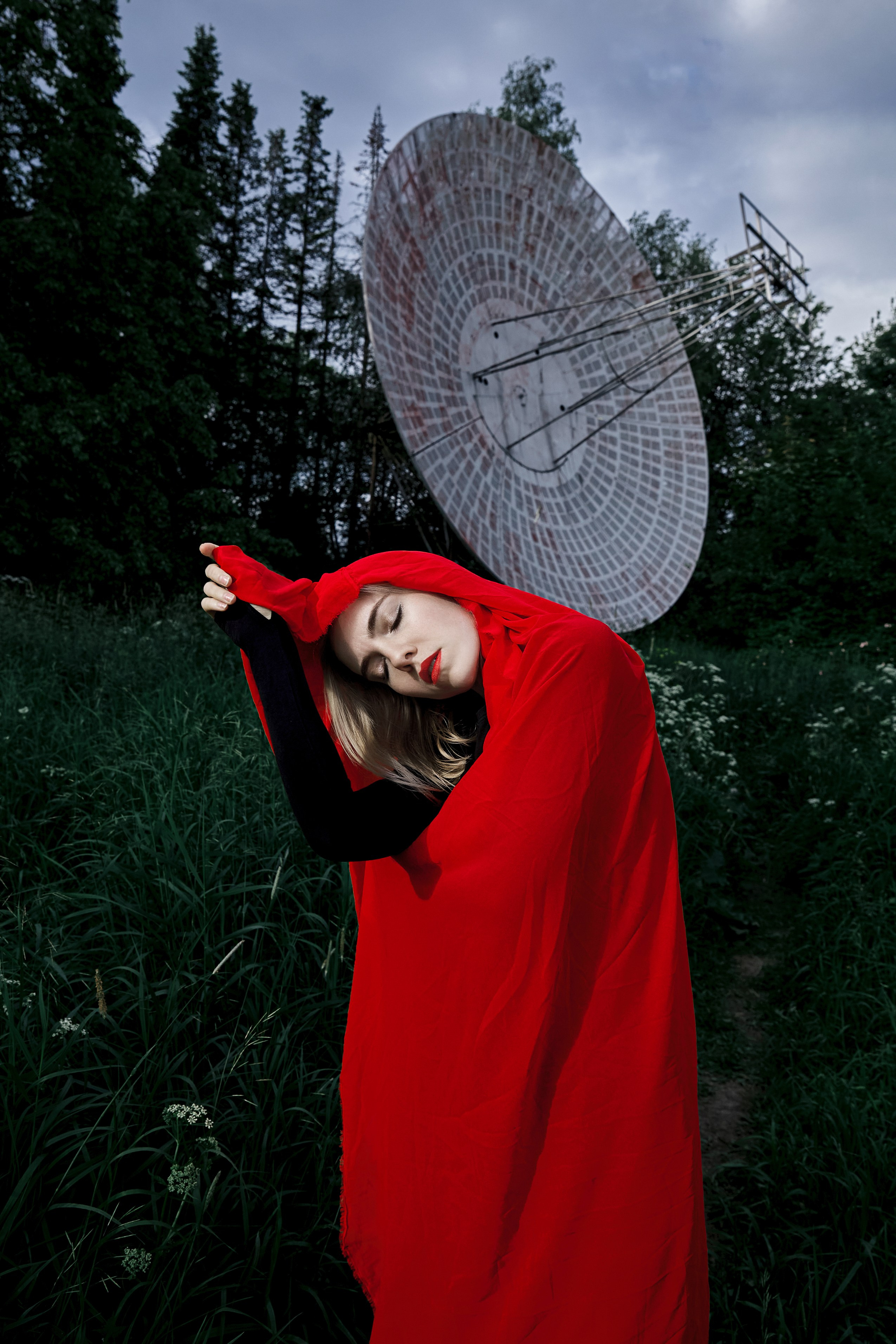 Съемка с радиотелескопом и красной тканью