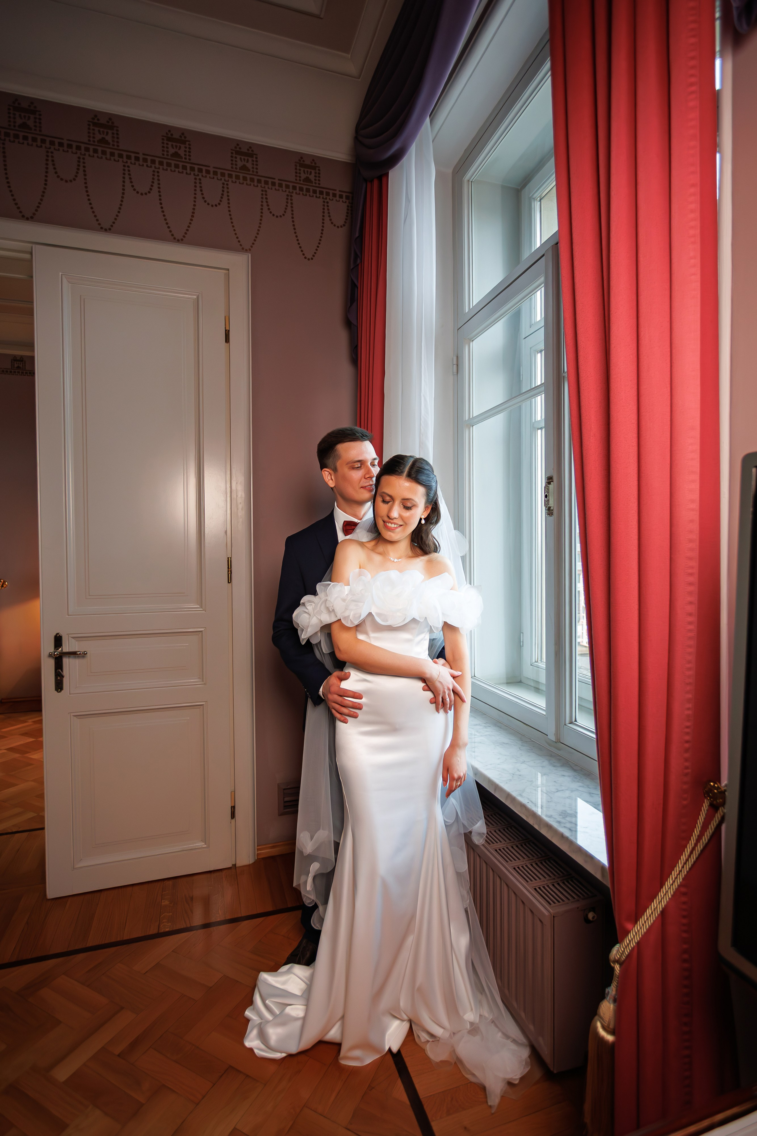 Свадебная фотосессия и сборы в гостинице Националь. Свадебный фотограф Москва и МО Сергей Киржаев