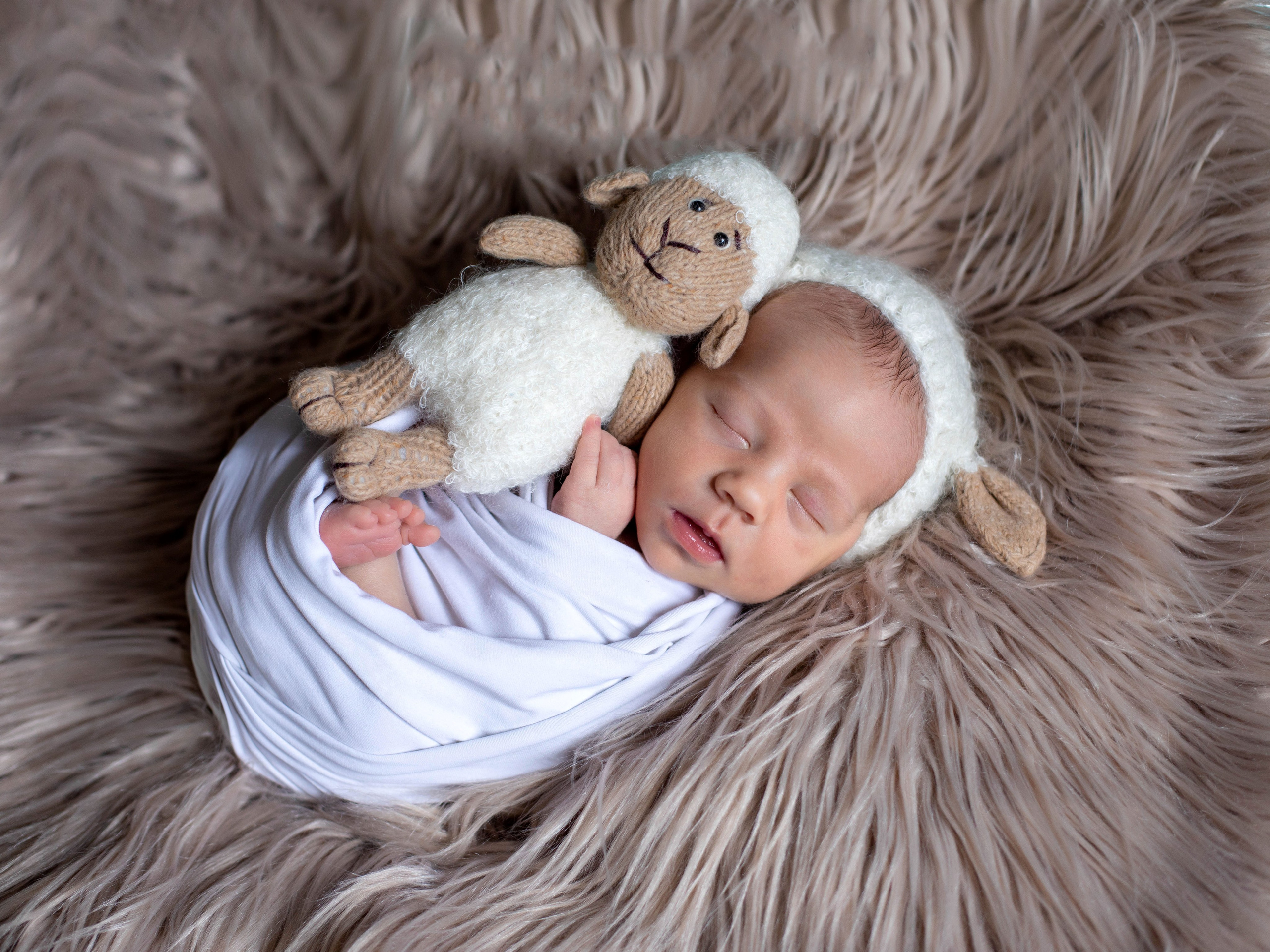 фотограф новорождённых Волгоград Волжский с выездом на дом. фотосессия двойни Волгоград Волжский. милые ньюборн фотографии Волгоград Волжский. фотограф новорождённых Волгоград Волжский на дому. фотограф новорождённого ребёнка Волгоград Волжский на дому