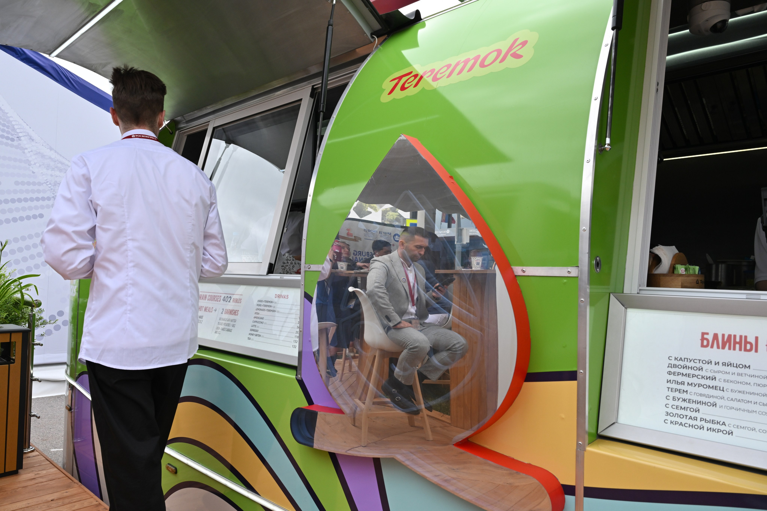 ПМЭФ 2025: летняя терраса «Теремка». Serg PG Photography — репортажная фотосъемка в Петербурге
