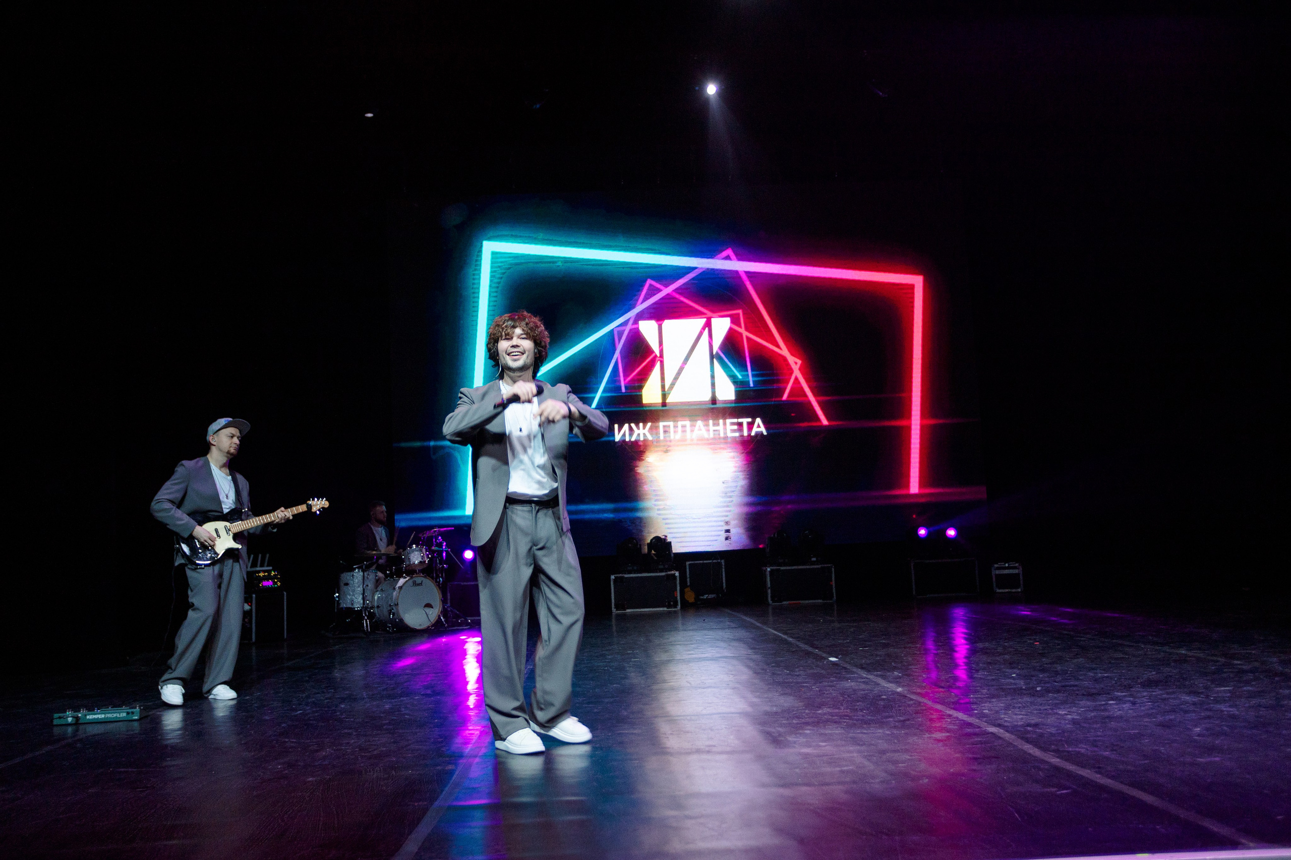 РЕПОРТАЖ: НОВЫЙ ГОД В ДК МЕТАЛЛУРГ. Профессиональный фотограф в Ижевске Леша Петров