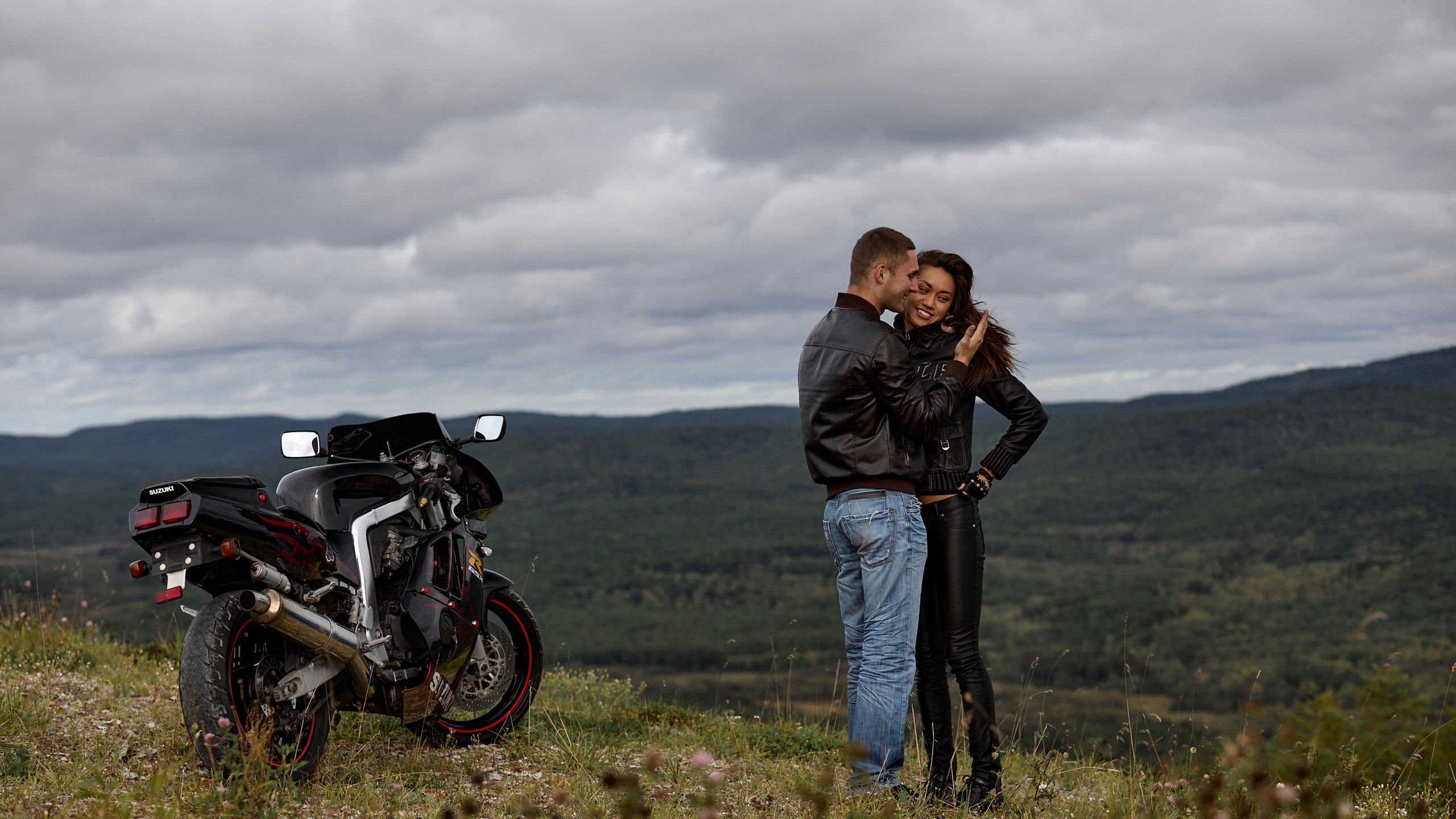 Парень, девушка, байк. Фотограф Андрей Серенков