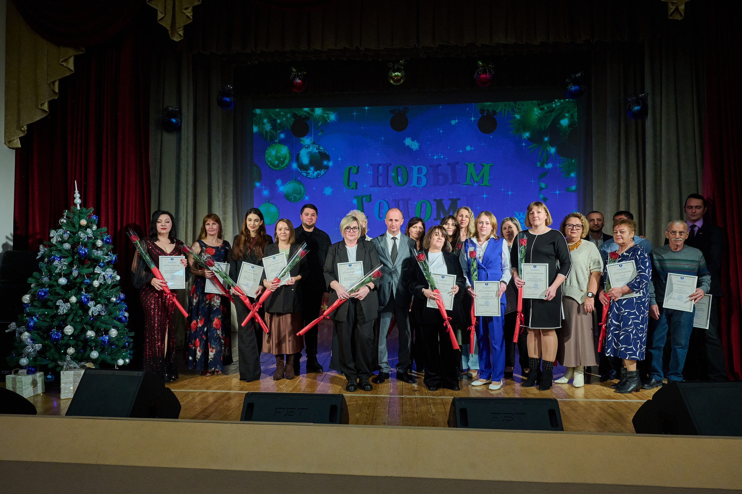 Концерт НГ В ДК. Жизнь курорта Кабардинка в фотографиях