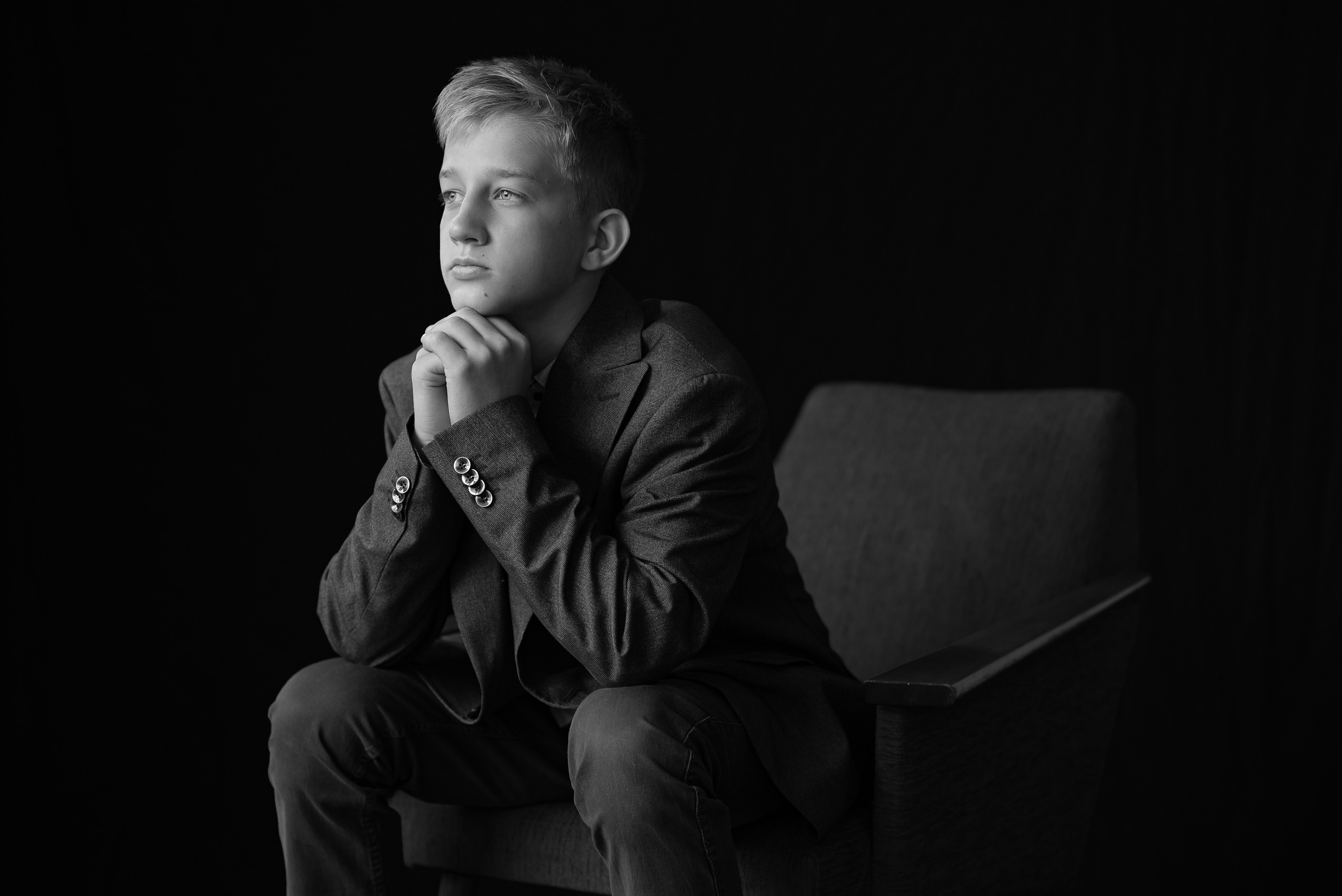 Черно-белая мужская фотография