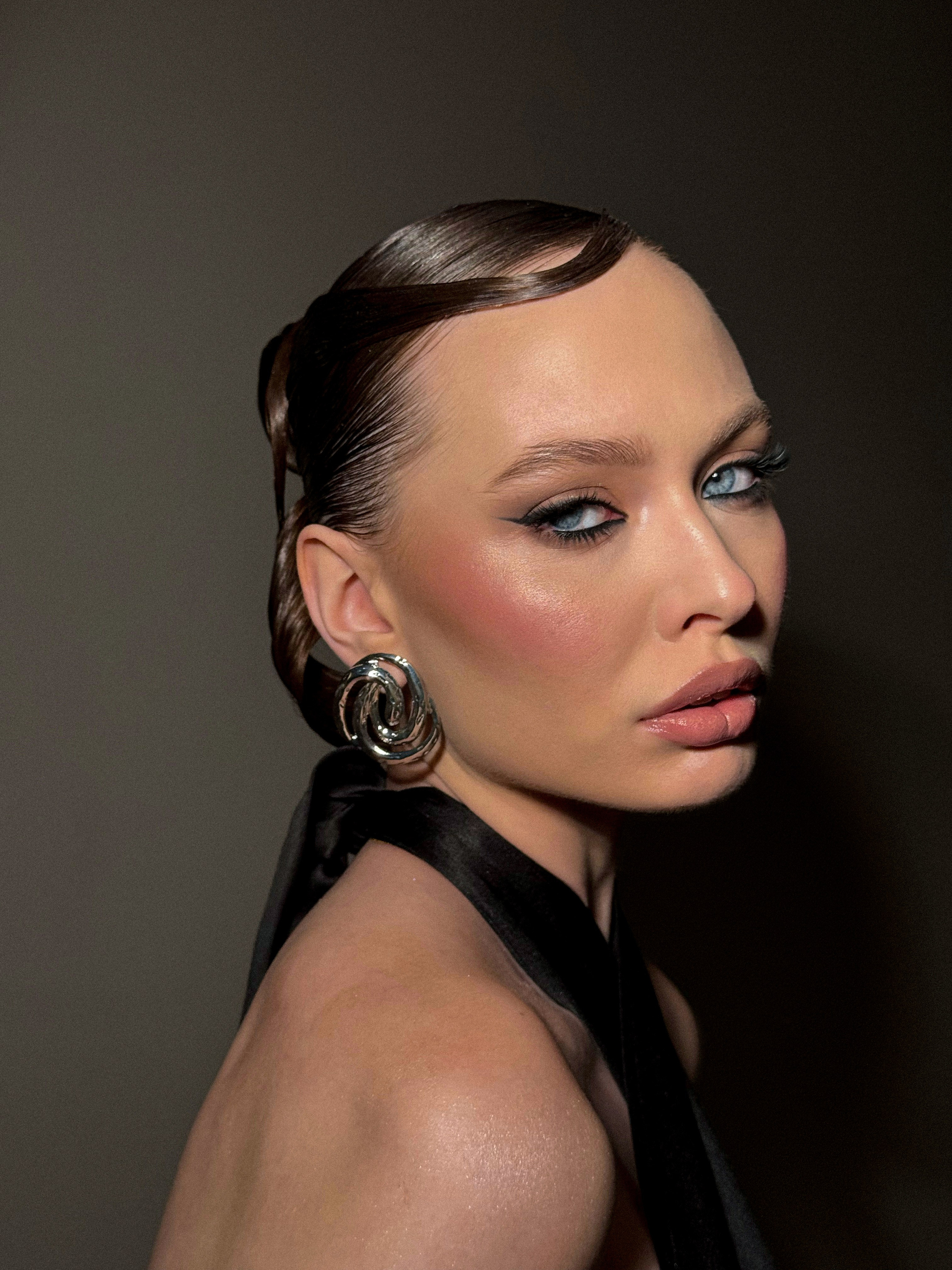 Свадебный визажист и стилист по прическам в Москве