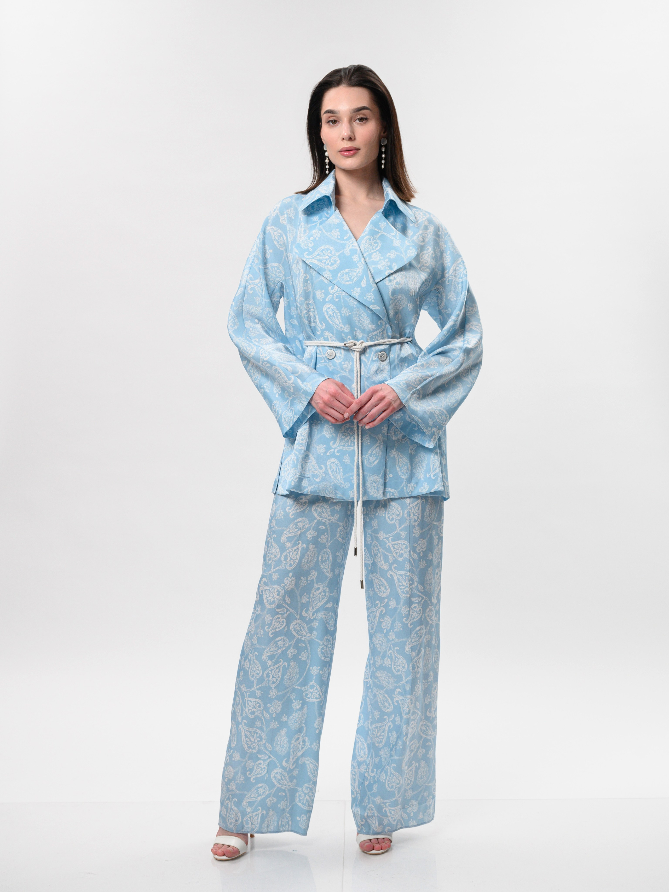 Каталог Девушки. Студия рекламной и предметной съемки товаров WELKO Studio