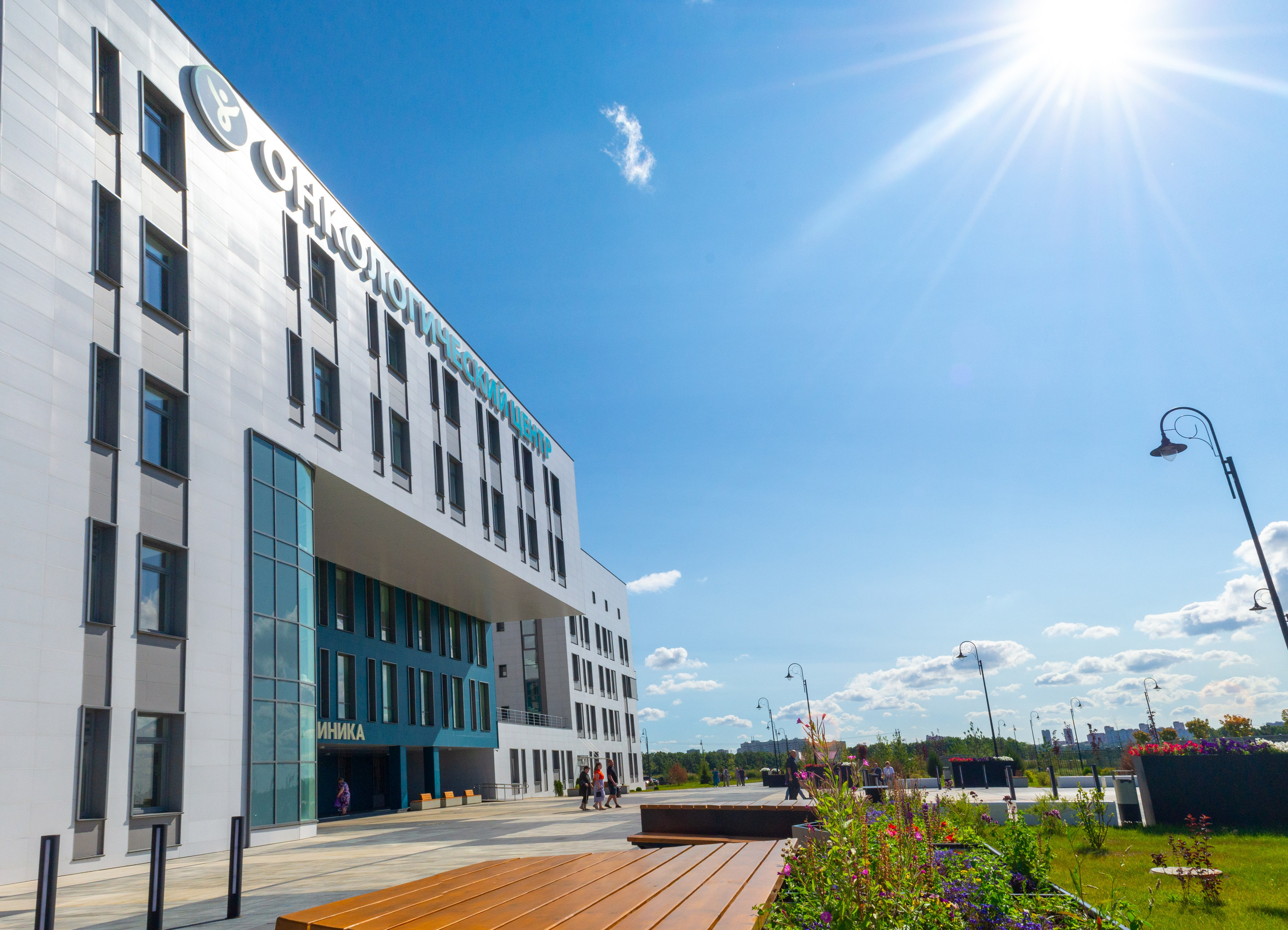 Тульская областная онкологическая больница (лето-цветы, NIKON D3100 35 мм F1,8)). Фотограф в Туле Крупский АнДРей. Фотостудия «КАДР71» в Туле