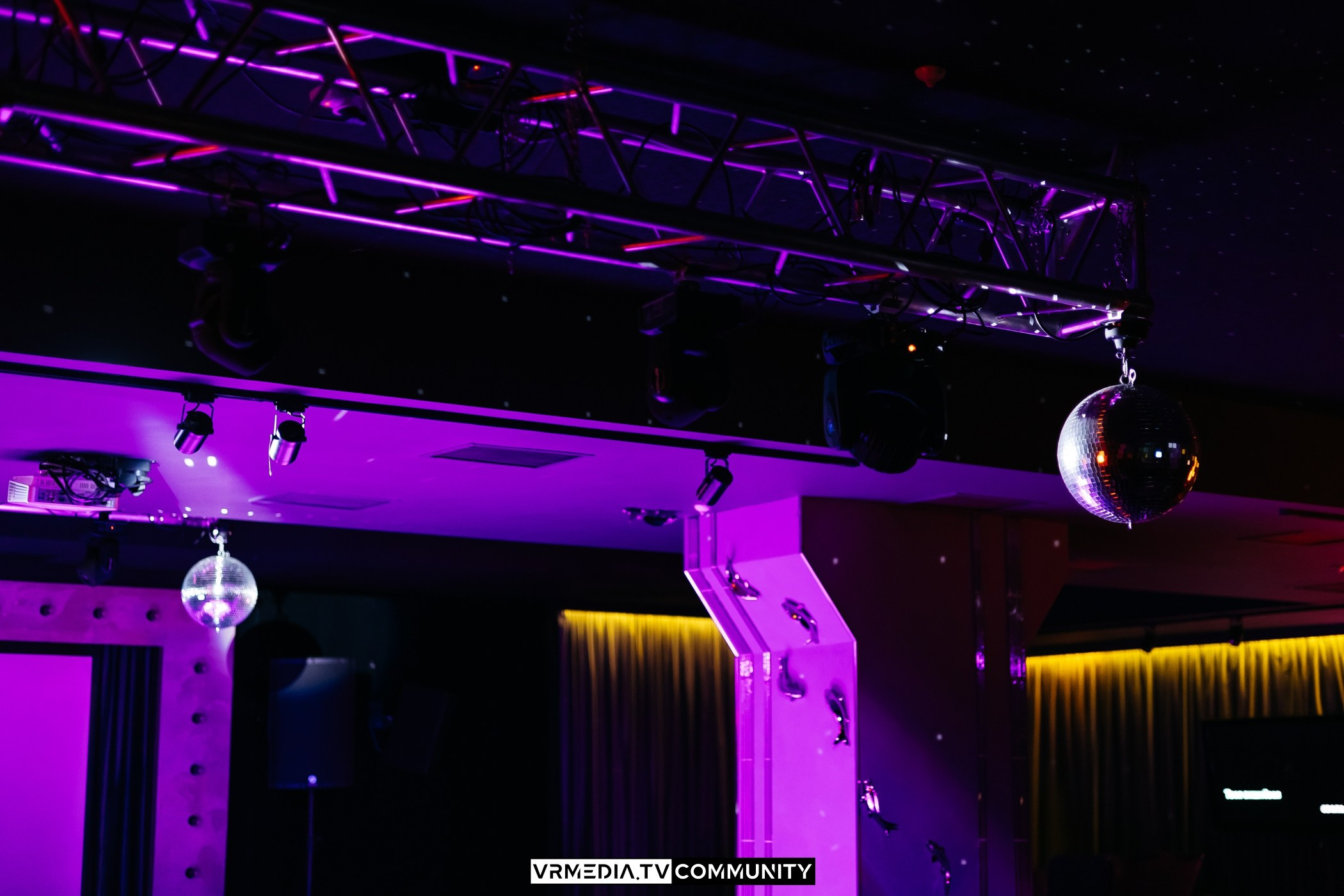 Караоке-бар «Volna»: Золотые 2000-е