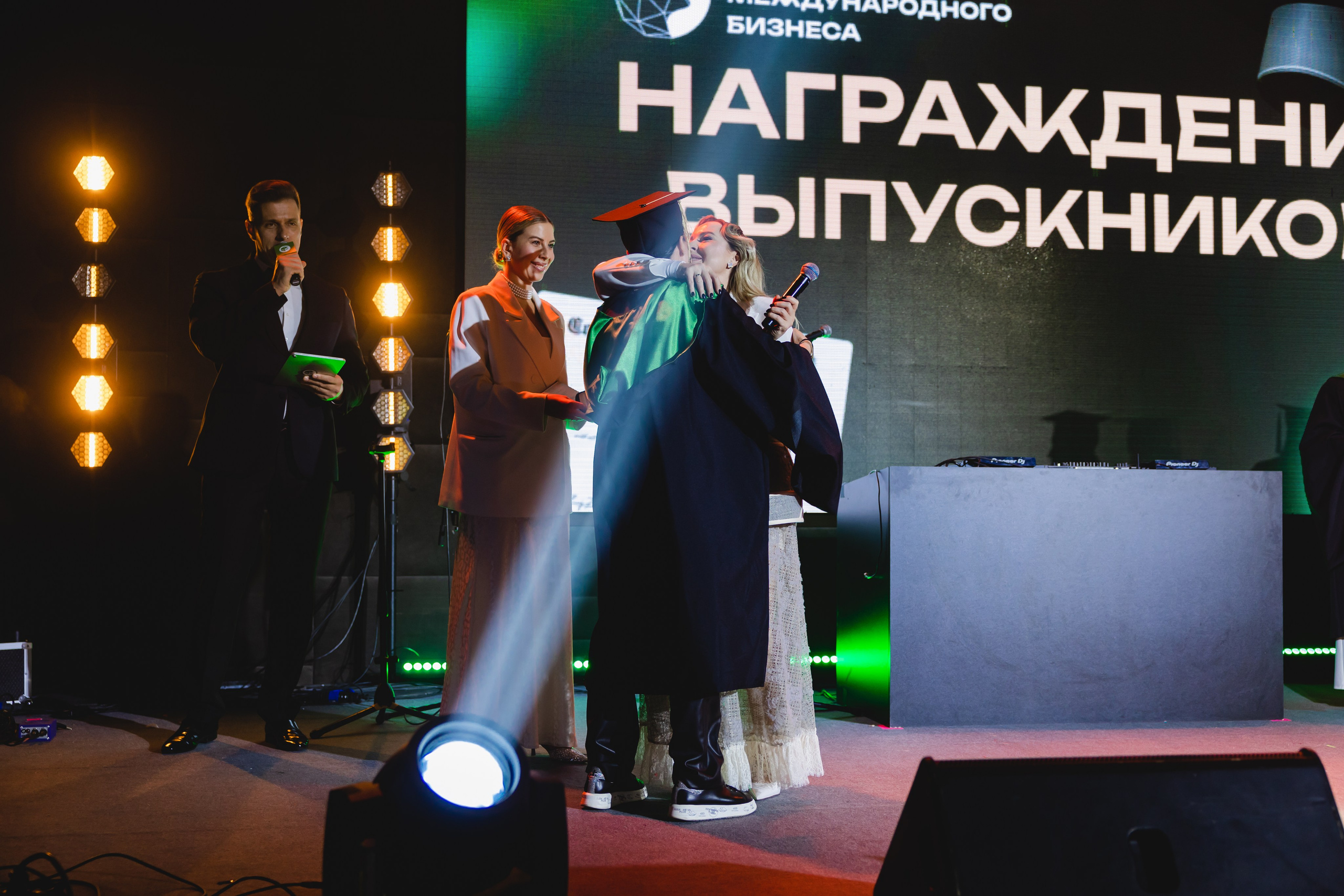 Ивенты и Конференции. Сайт с красивыми фотографиями и людьми