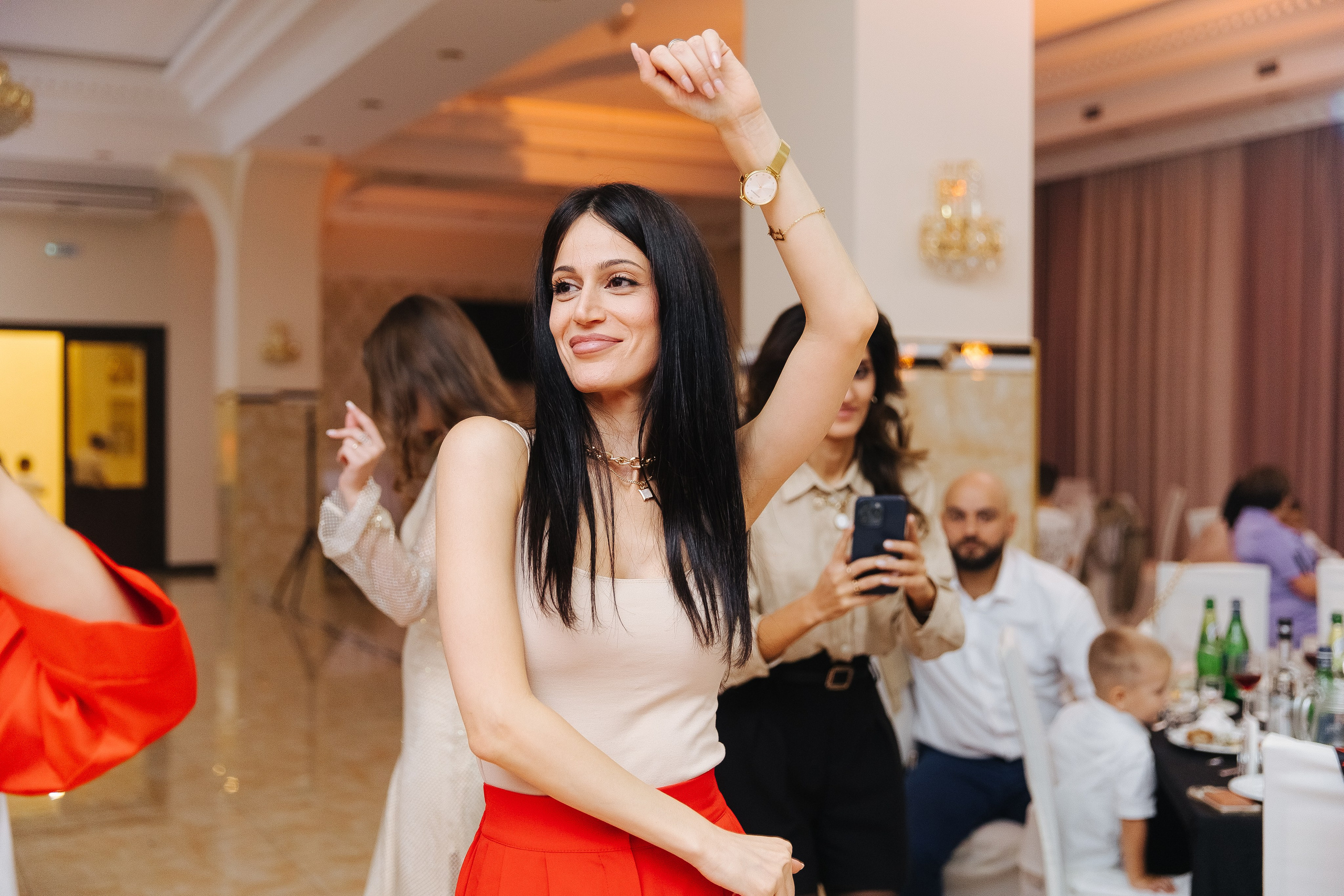 Ани и Назели. 35&5 День рождения, «Янтарь». Фотограф в Красноярске Надежда Воскресенская