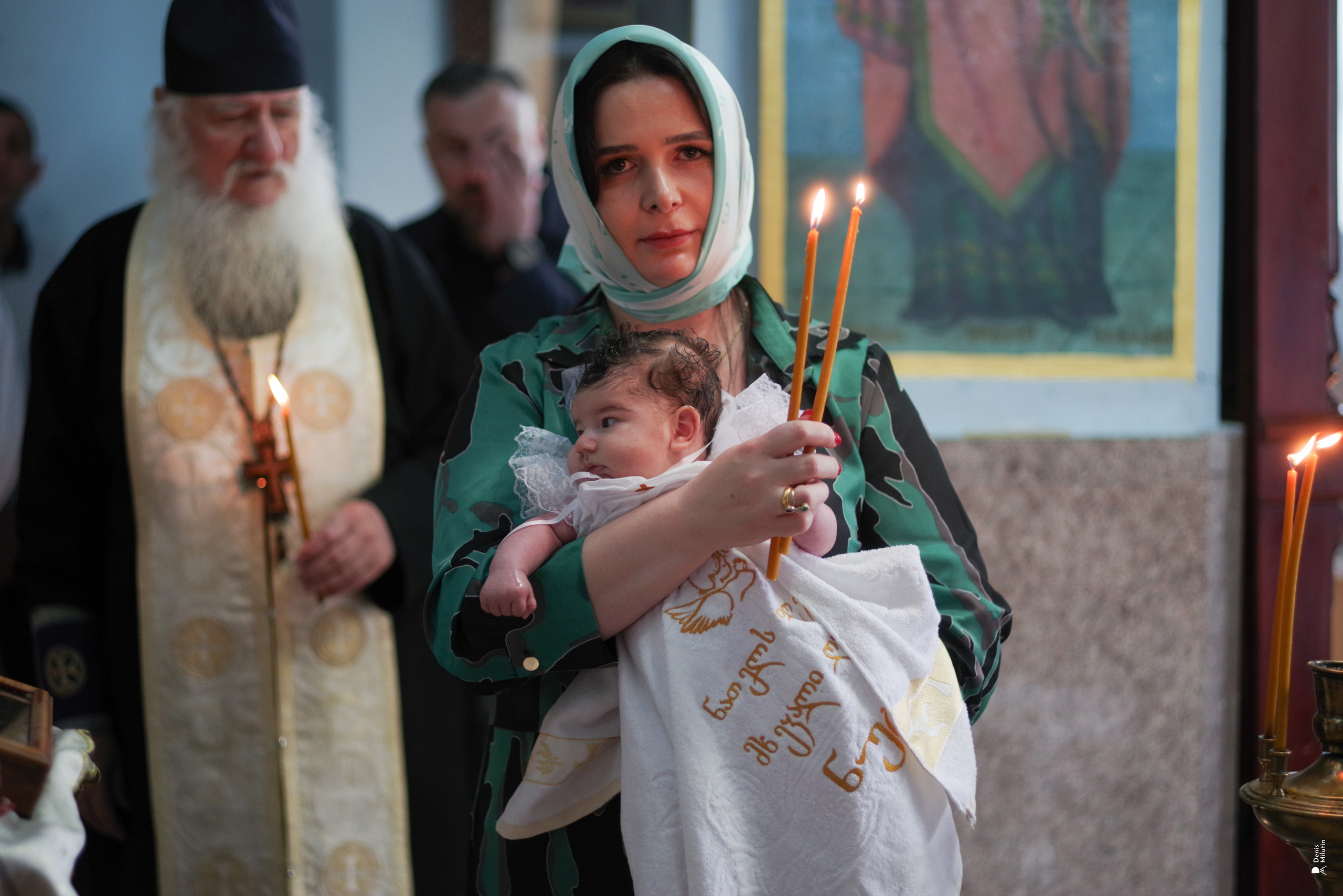 Крещение в церкви Менджи. Портретный фотограф Денис Милютин