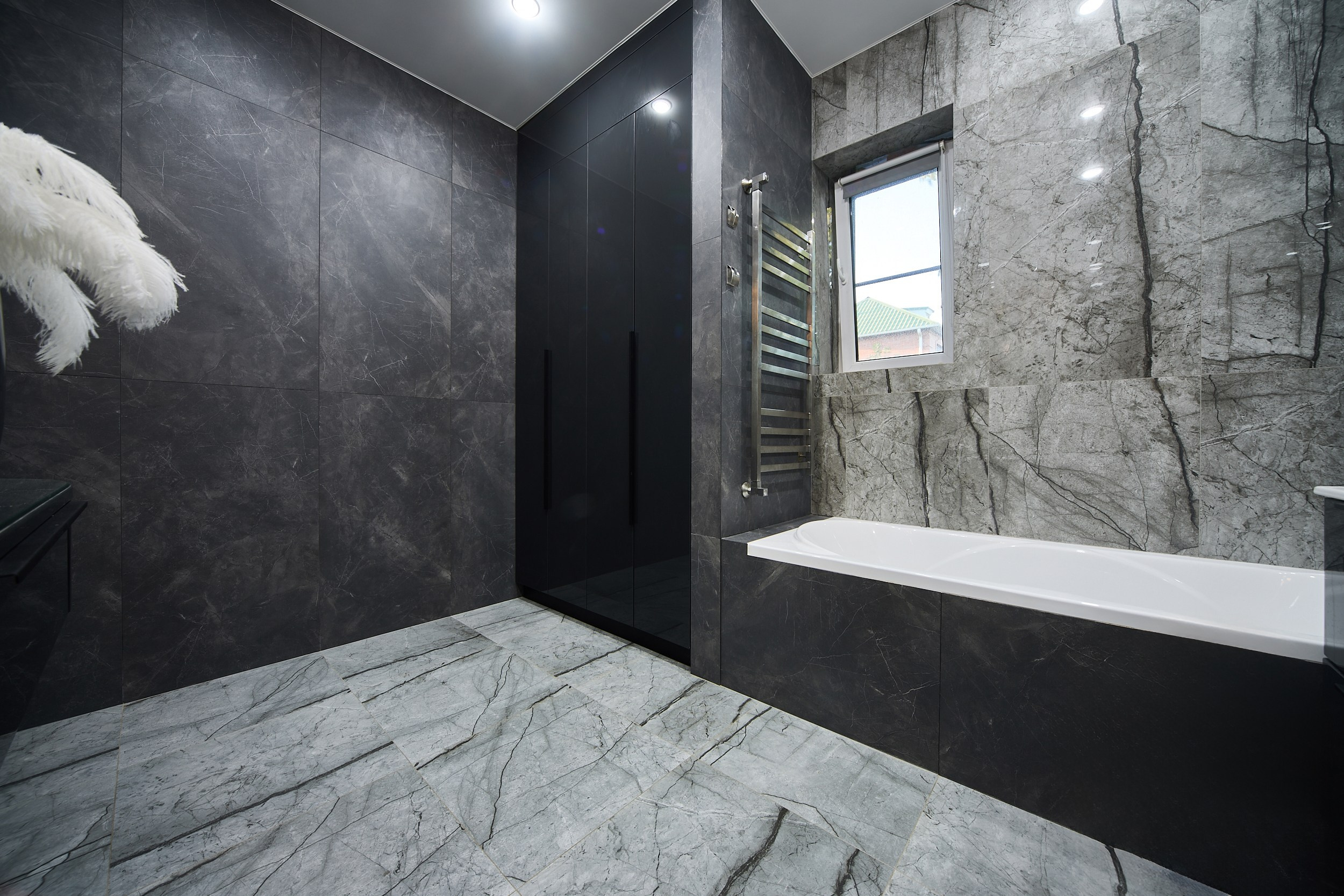 Фото спальни, фотография ванной комнаты, фотограф интерьеров Волгоград, фото для продажи квартиры на Авито в Волжском, фотограф для съемки квартиры на продажу.