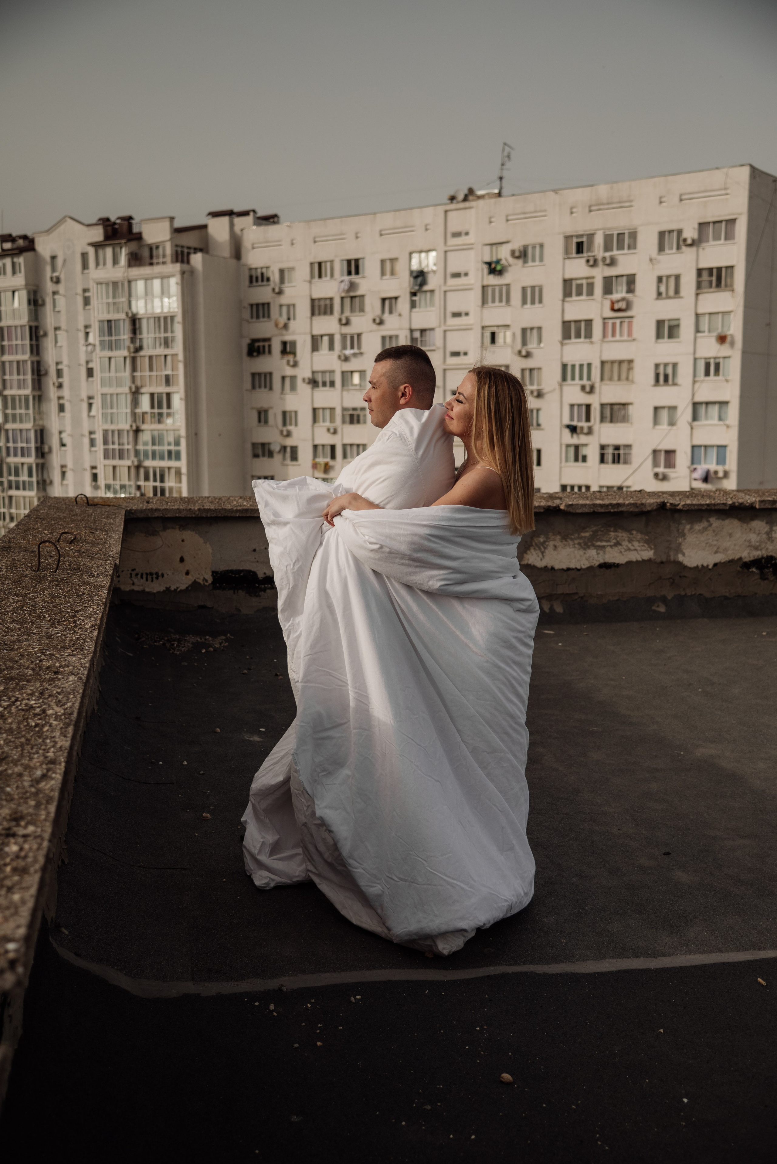 На крыше в одеялах. Свадебный фотограф Анна Хочева
