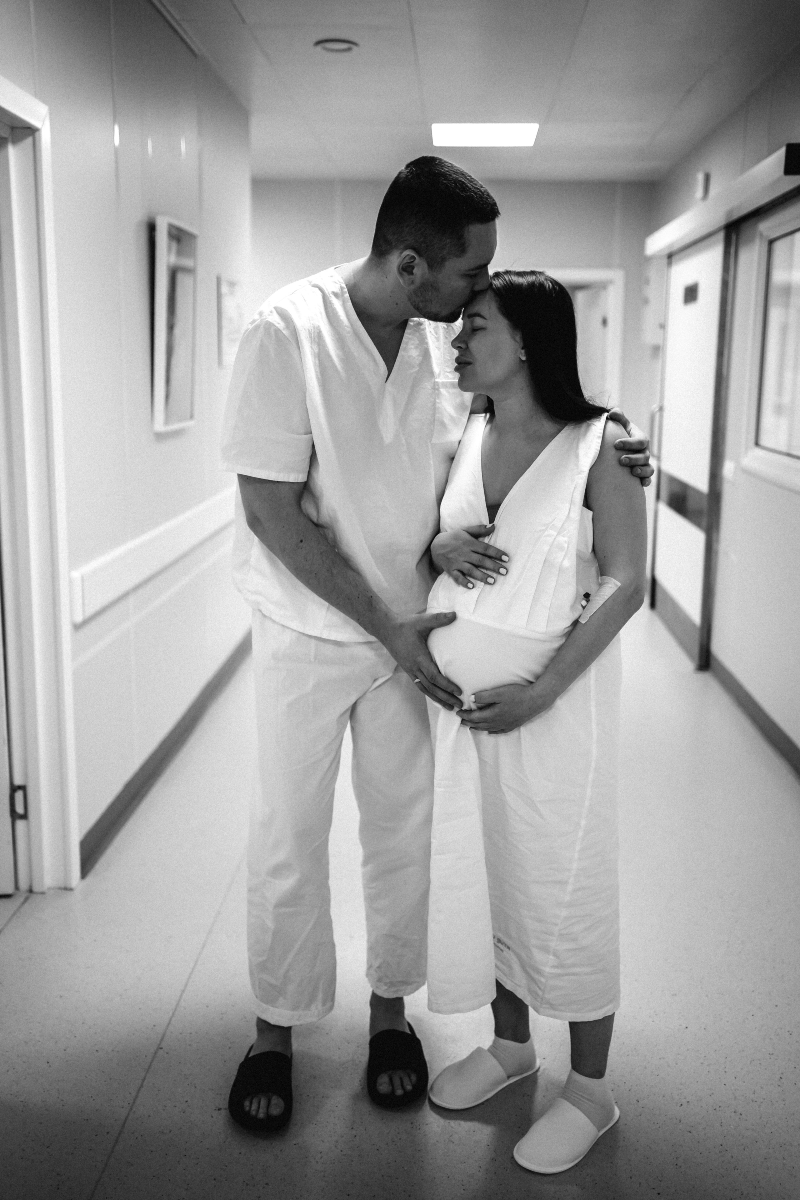 Съемка родов ЧБ. Фотограф и видеограф на роды в Москве Подшивалова Полина