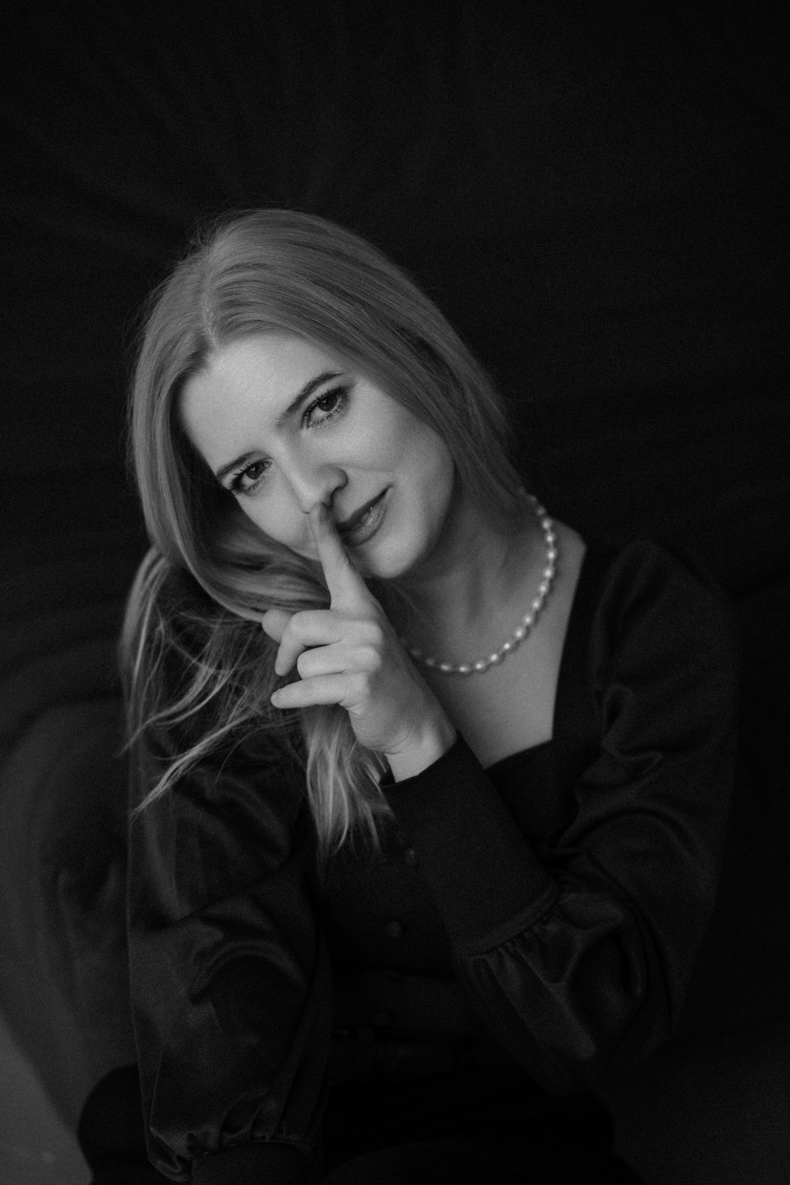 Студийные съемки в ч/б. Женский фотограф в Москве Рина Леонтьева