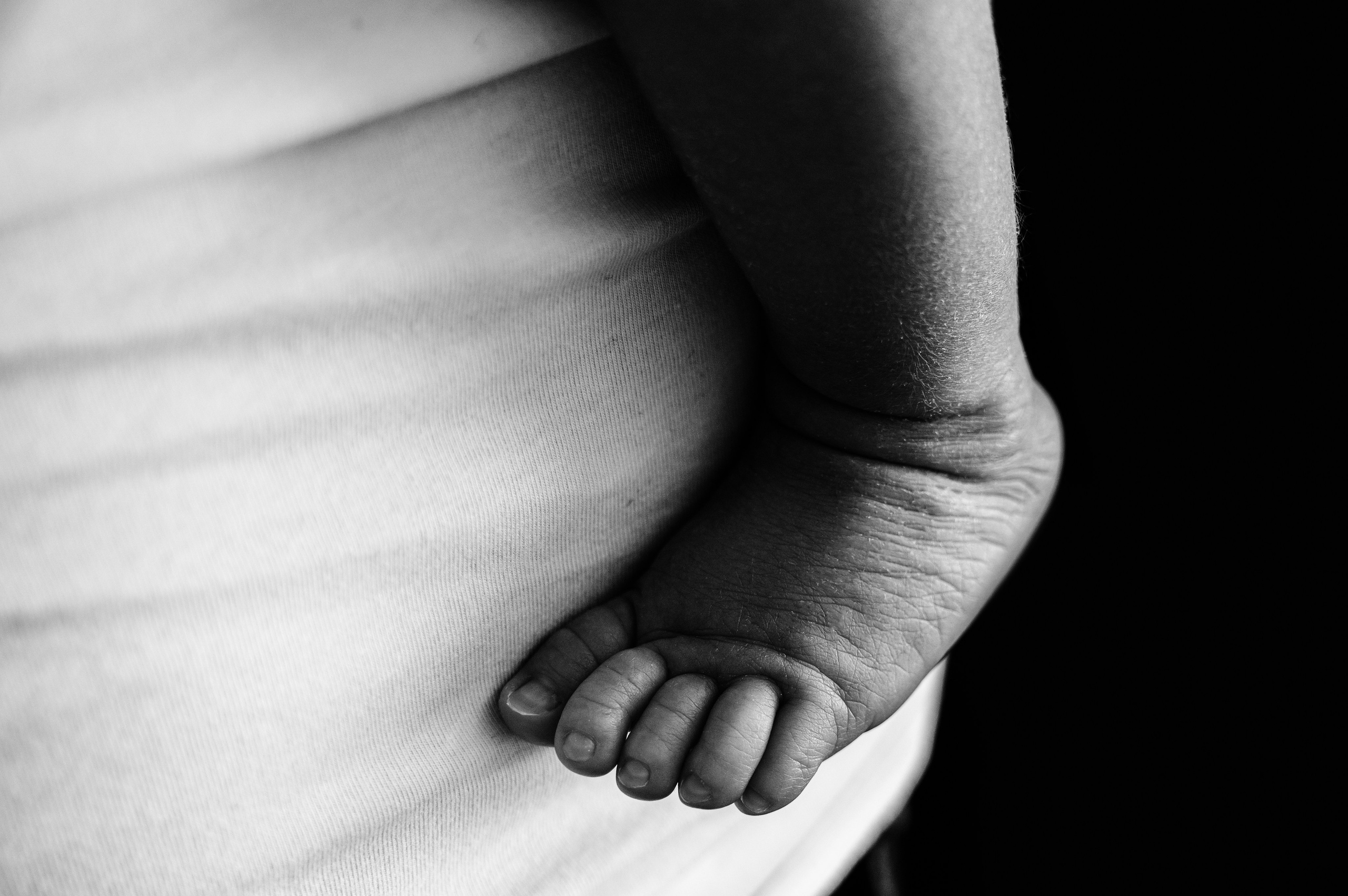 Черно белые фото. Фотограф новорожденных малышей в Санкт-Петербурге