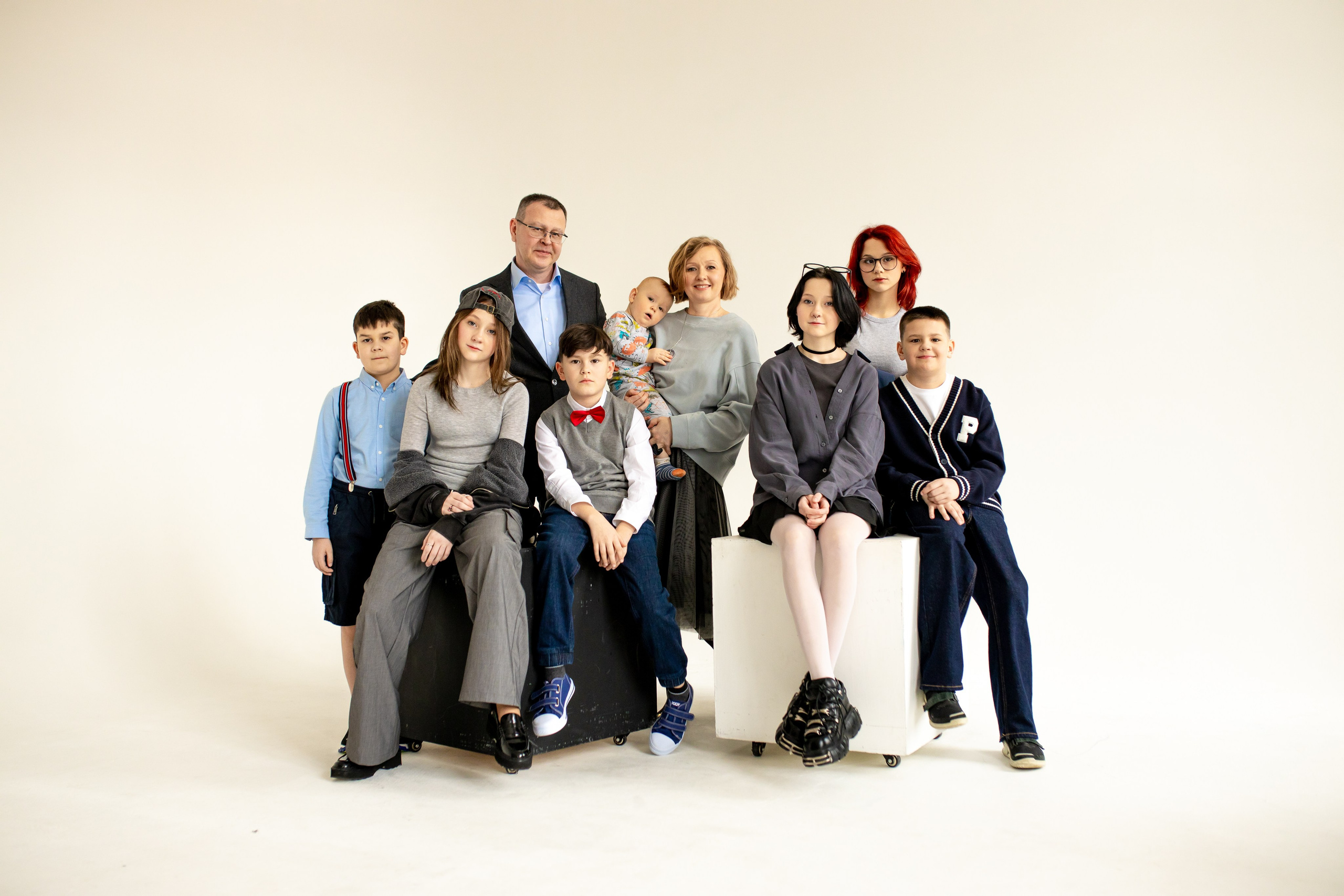 Семейная фотосессия на циклораме с естественным светом. Фотограф в Железнодорожном и Балашихе