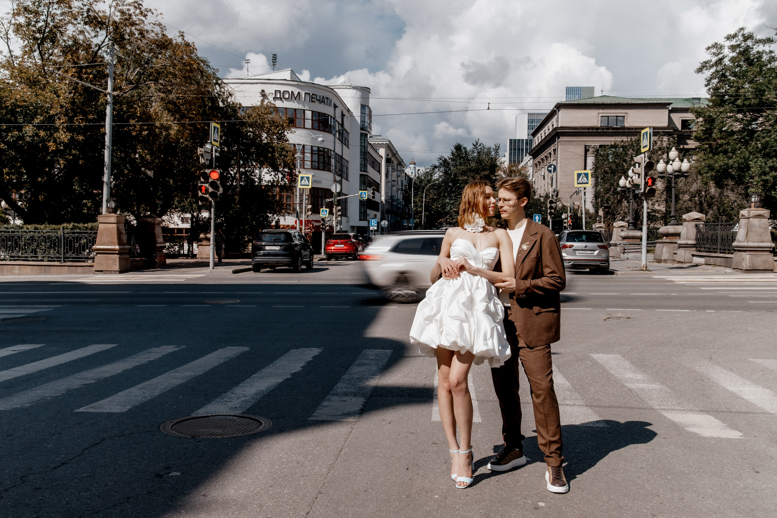 Оперный театр парк. Свадебный и семейный фотограф Екатеринбург Настя Саедгалина