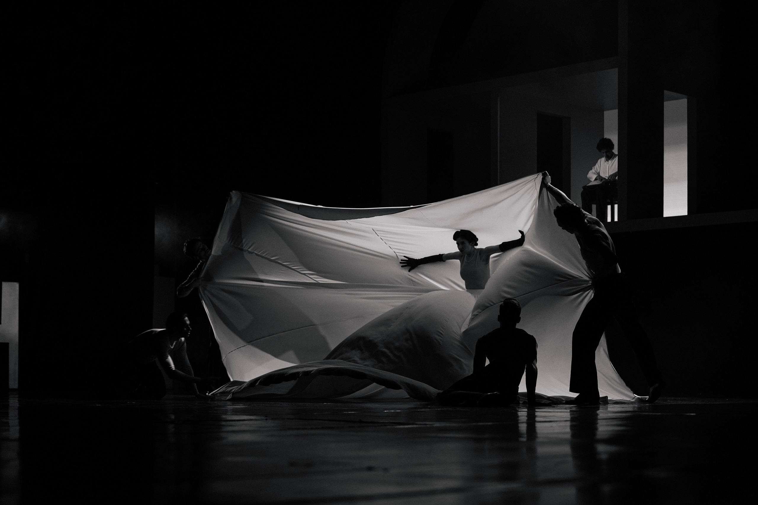 Гранатовый — пластический спектакль. Фотограф с психологическим образованием