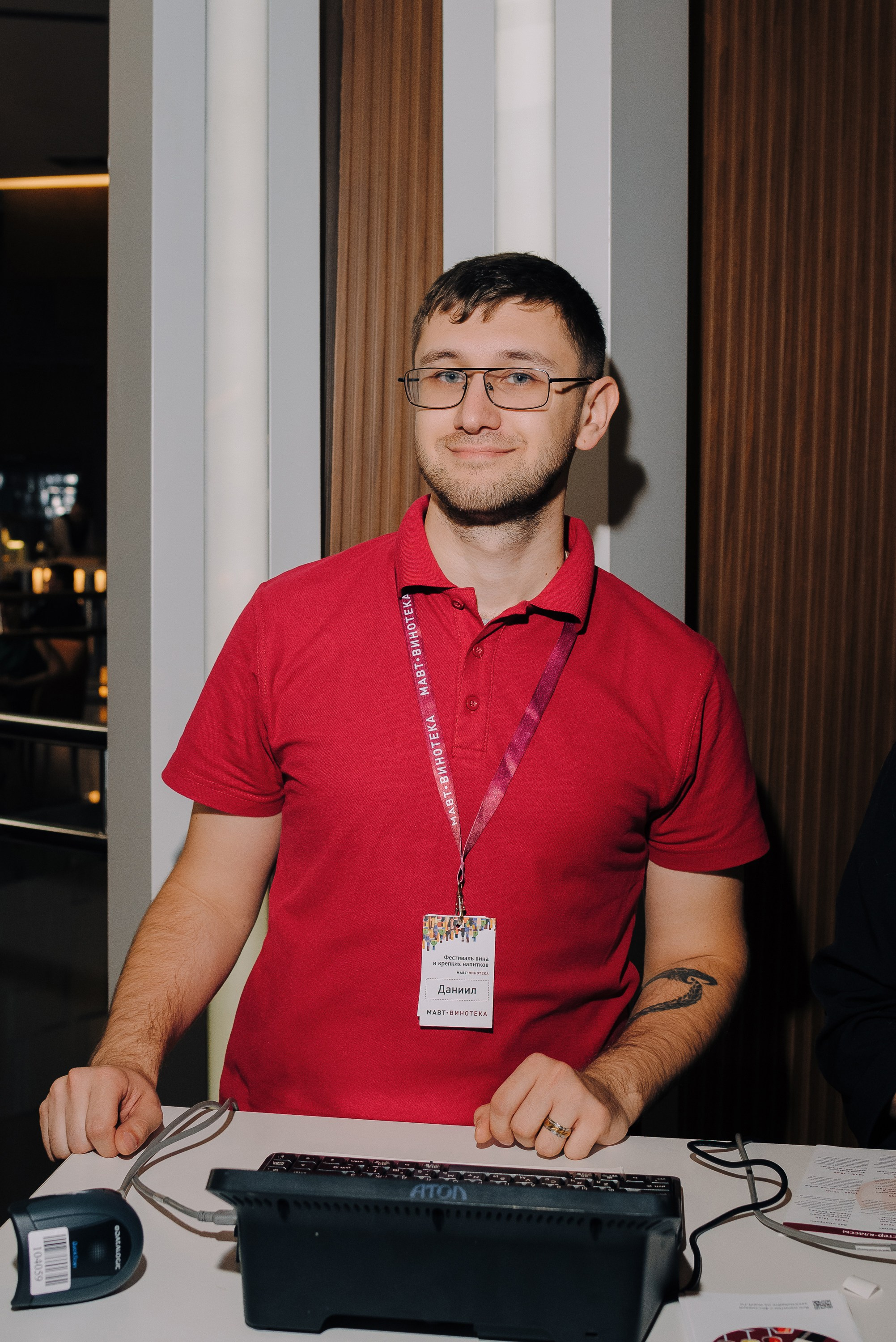ФЕСТИВАЛЬ ВИНА И КРЕПКИХ НАПИТКОВ МАВТ-ВИНОТЕКА. Репортажный фотограф Зуев Роман г. Челябинск