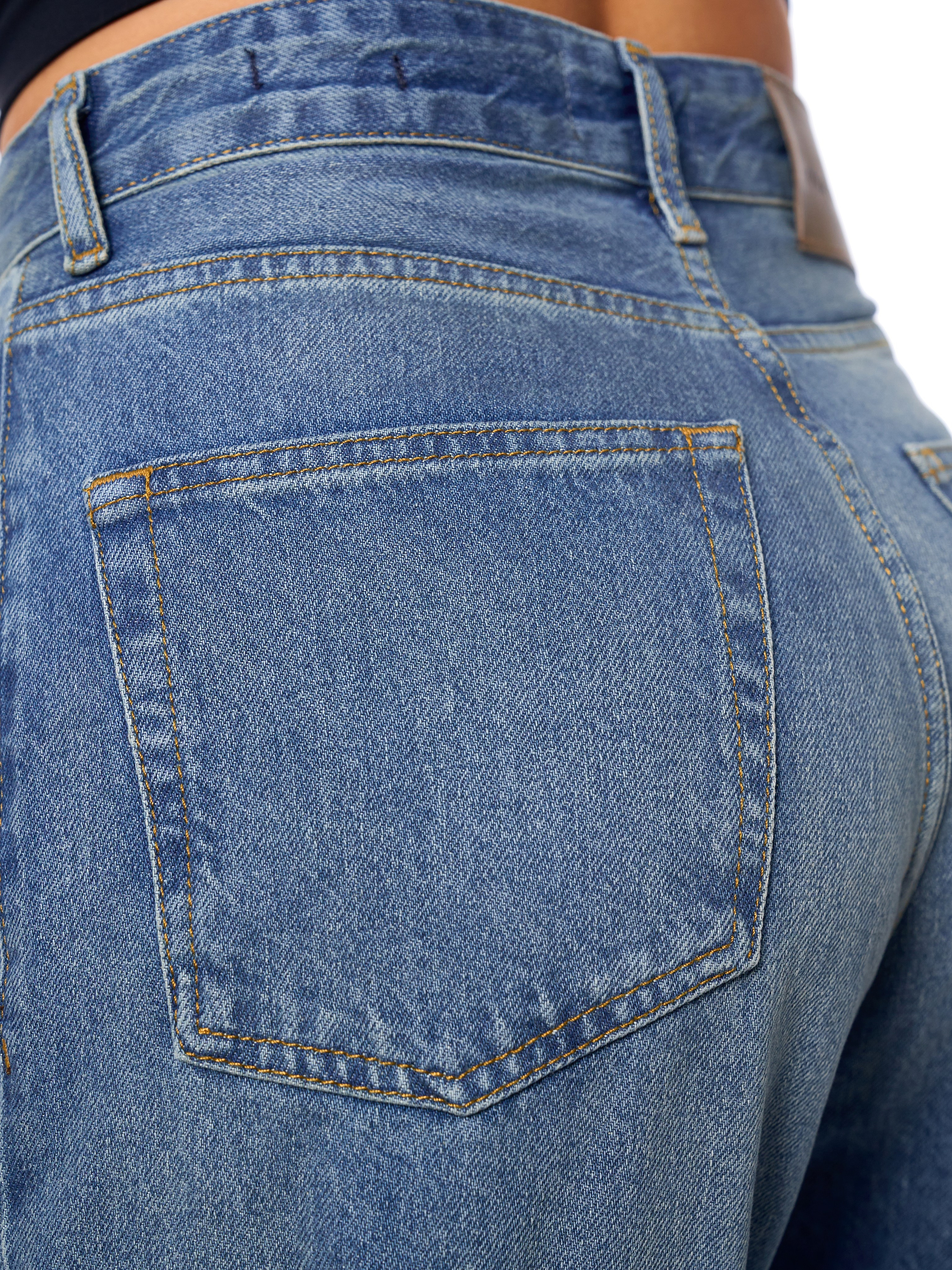 Джинсы женские. Каталожный предметный фотограф