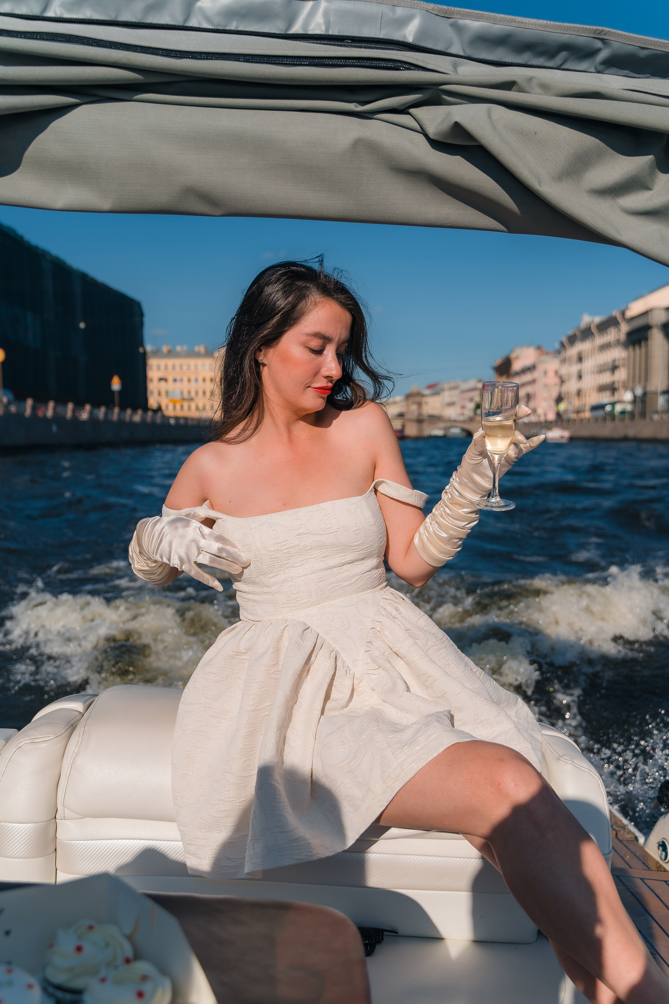 Фотосъемка девичника, встреча девушек, веселые женские портреты