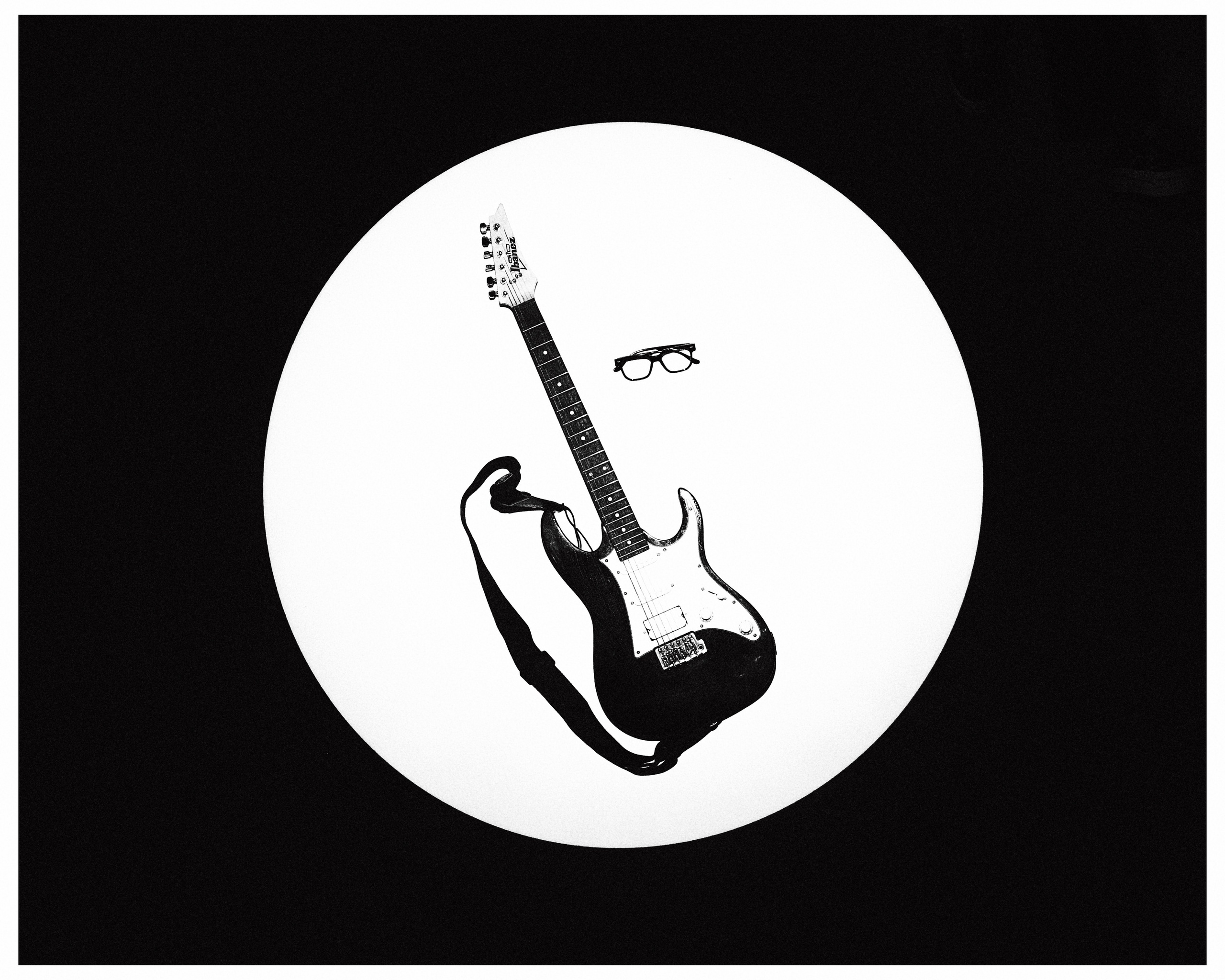 Сьемка на обложку музыкального альбома. Фэшн-фотография и портреты в Владивостоке. Превращаю съёмку в повествование — создаю образы с сюжетом, которые остаются в памяти