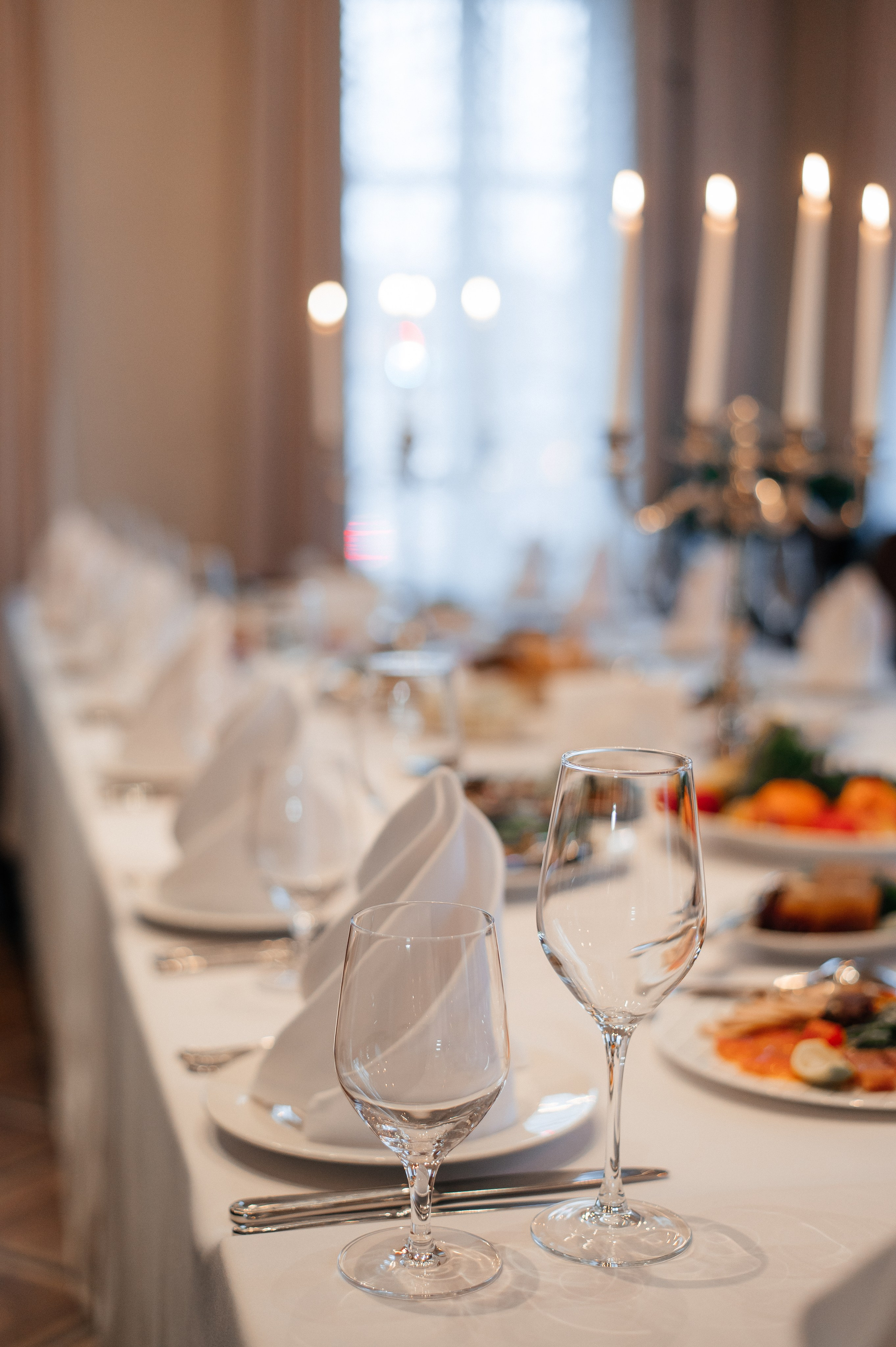 Свадебная фотосессия в Читальне имени Пушкина и камерный банкет в ресторане «Гусятникоff». Семейный и свадебный фотограф в Москве Татьяна Николаева