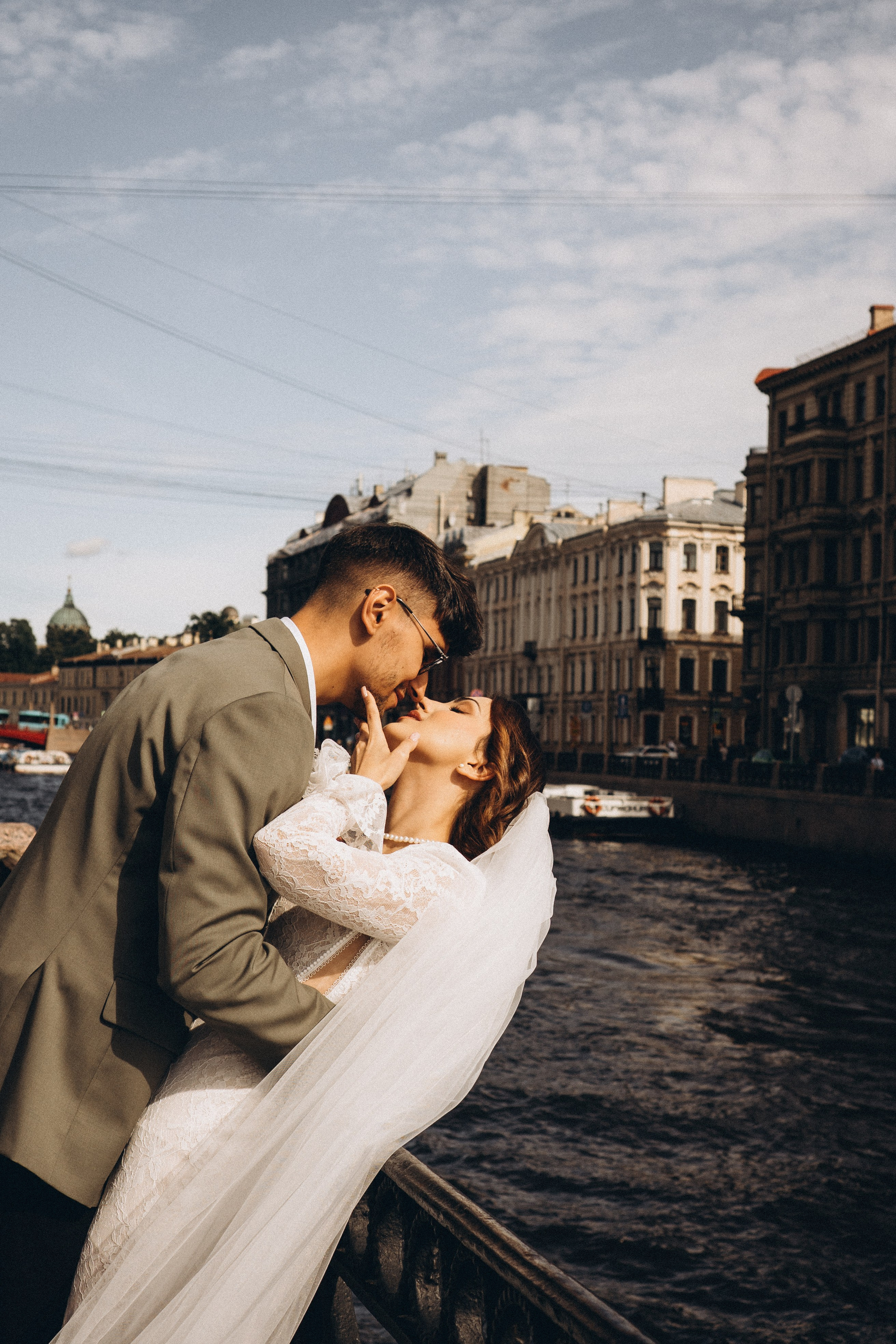 СВАДЕБНАЯ ПРОГУЛКА ВОЗЕ ИСАИКЕВСКОГО СОБОРА АСТОРИИ И ЗАКОНОДАЛЕТНОГО СОБРАНИЯ. Профессиональный фотограф, Санкт-Петербург — Виктория Богомолова