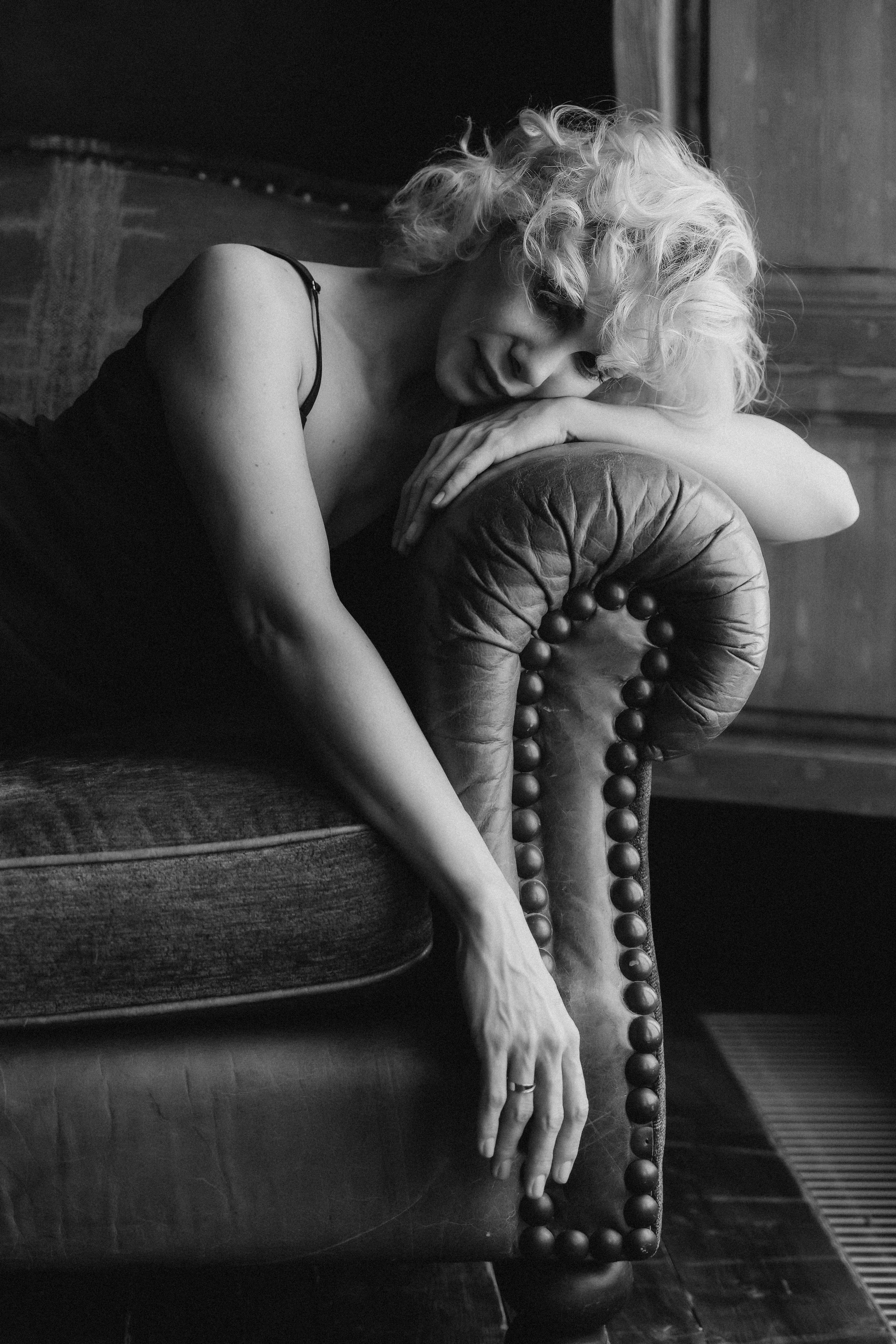 Женский портрет в студии с естественным светом. Фотограф Санкт-Петербург Светлана Вежновец