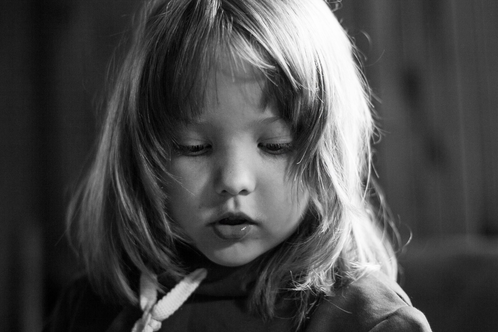 Маленькая жительница Швеции в гостях у бабушки. SaGaFOTO.ru