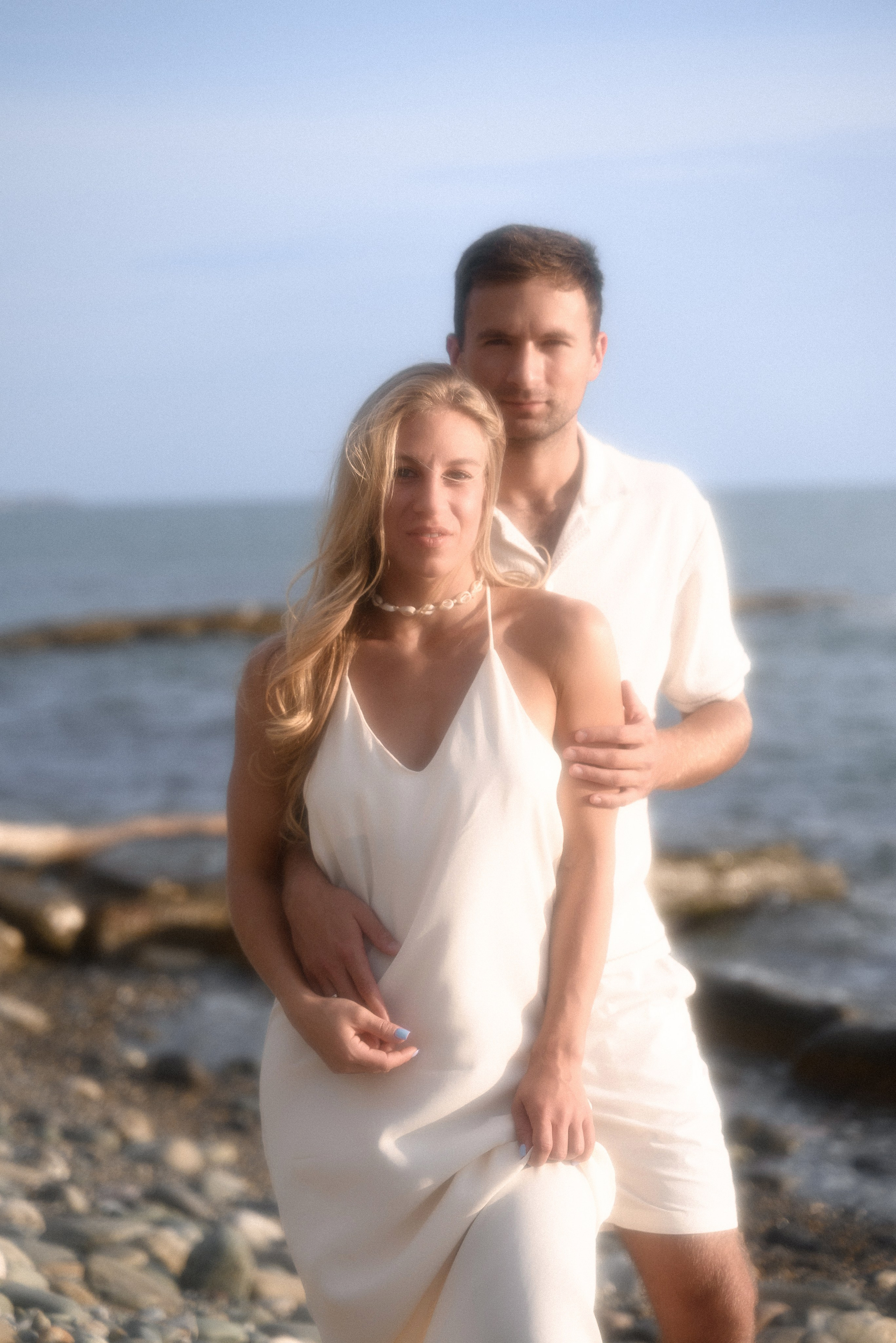 Фотосессия Love Story на берегу моря в Сочи: романтические кадры, наполненные эмоциями и нежностью