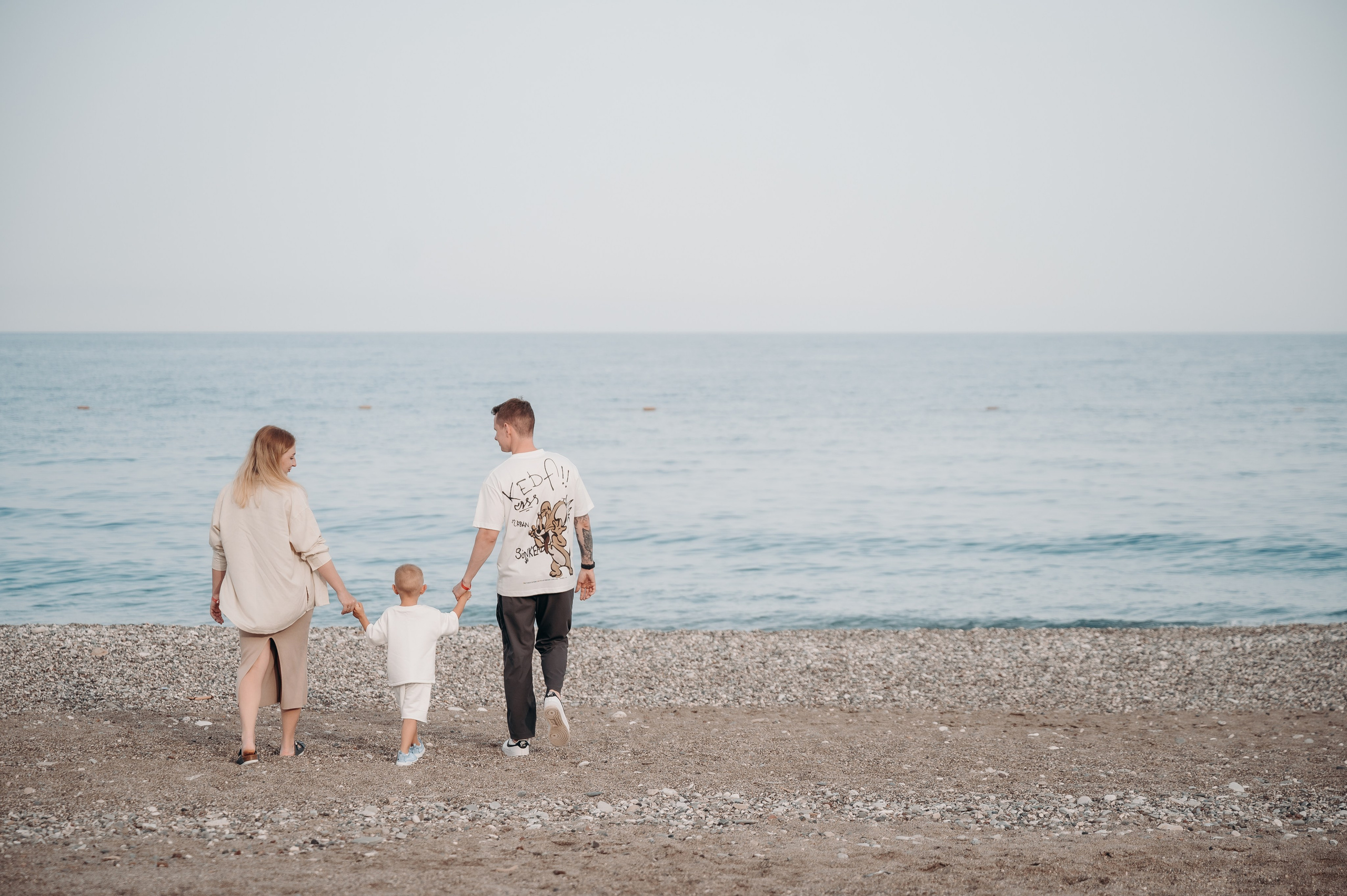 На берегу Средиземного моря. Главная