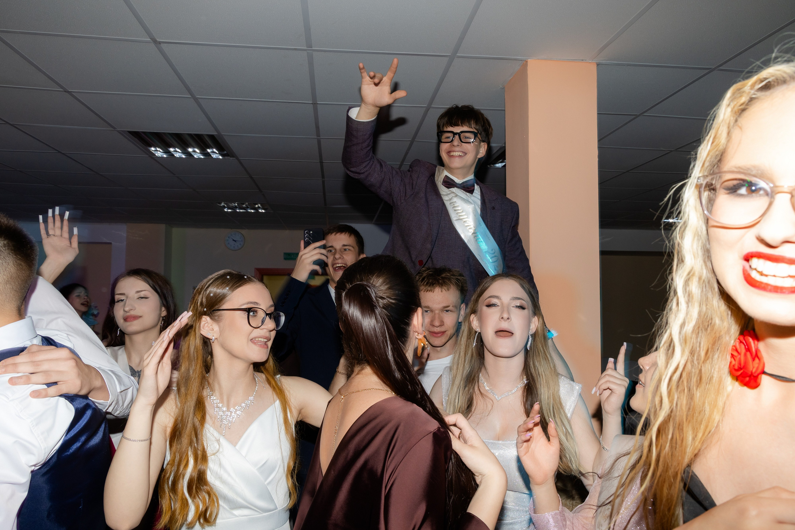 Школьный выпускной 2025 год в Минске, Беларуси. Свадебный фотограф в Минске/Беларуси Сергей Спиридонов