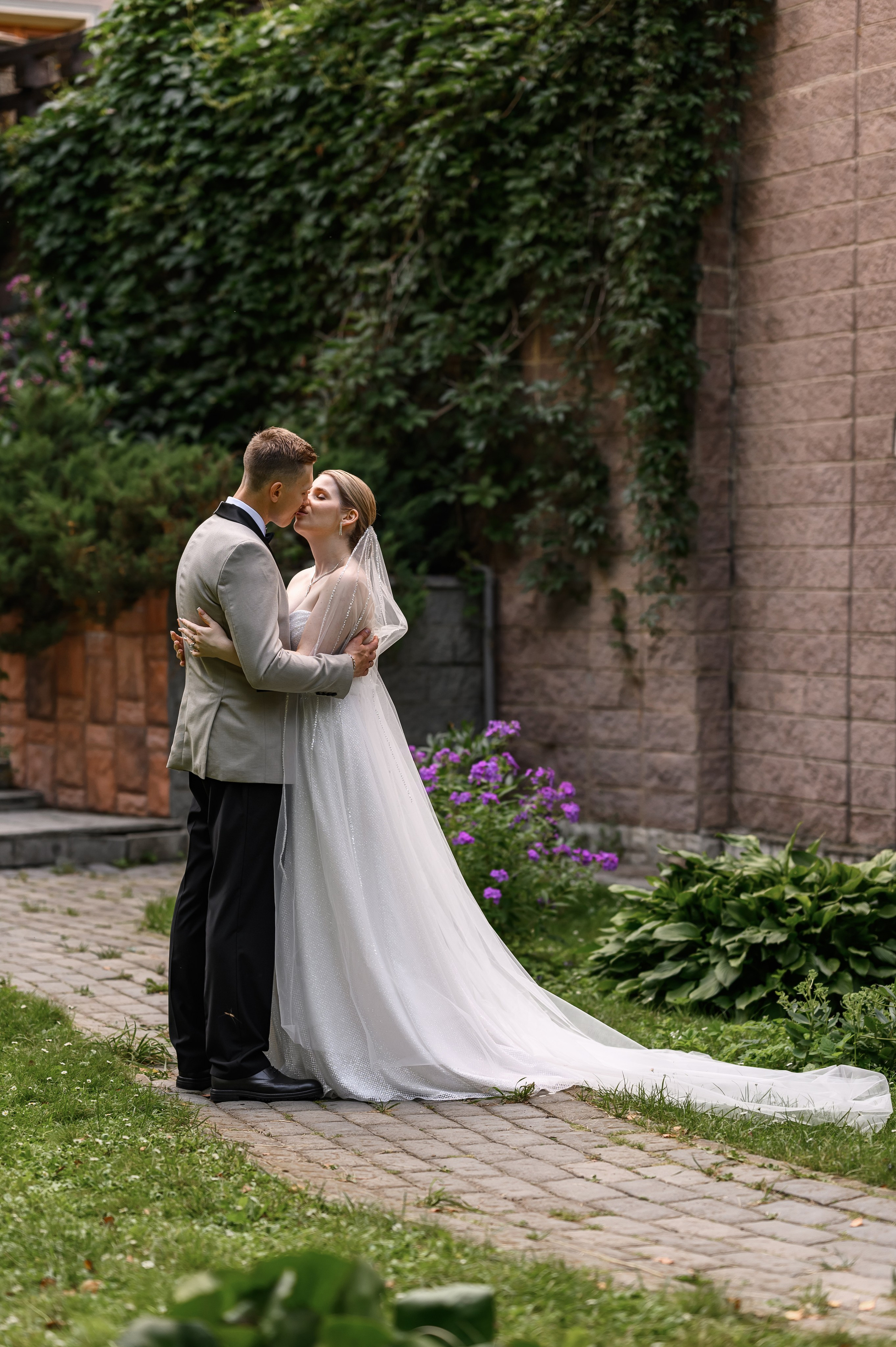 Свадебная фотосессия Банкетный зал Замок Монсоро. Свадебный фотограф Москва Юрий Кульман