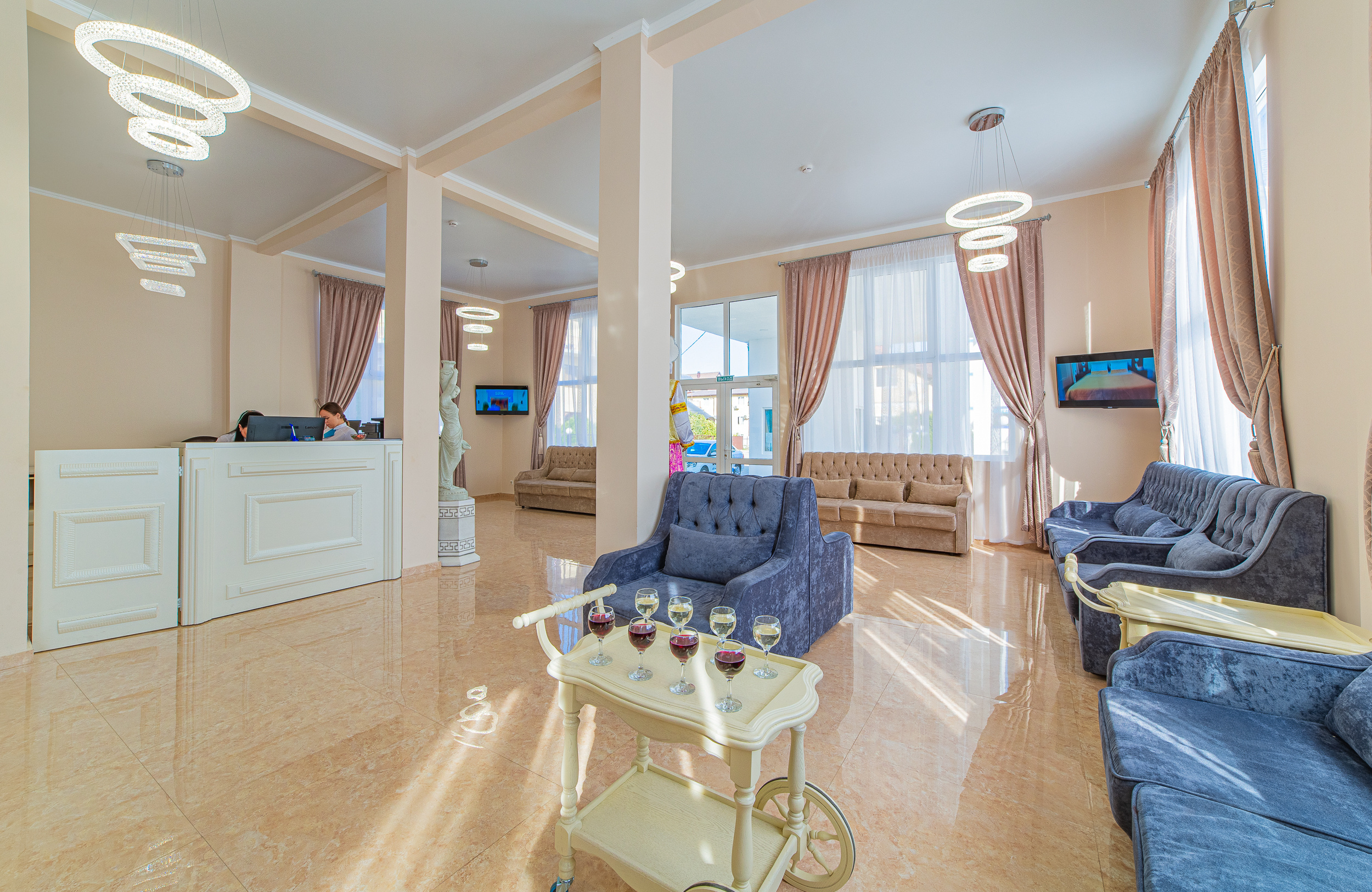 Renatphoto-Фотосъёмка экстерьера и интерьера. Профессиональная фотосъёмка интерьеров, предметная фотосессия еды для меню г. Анапа