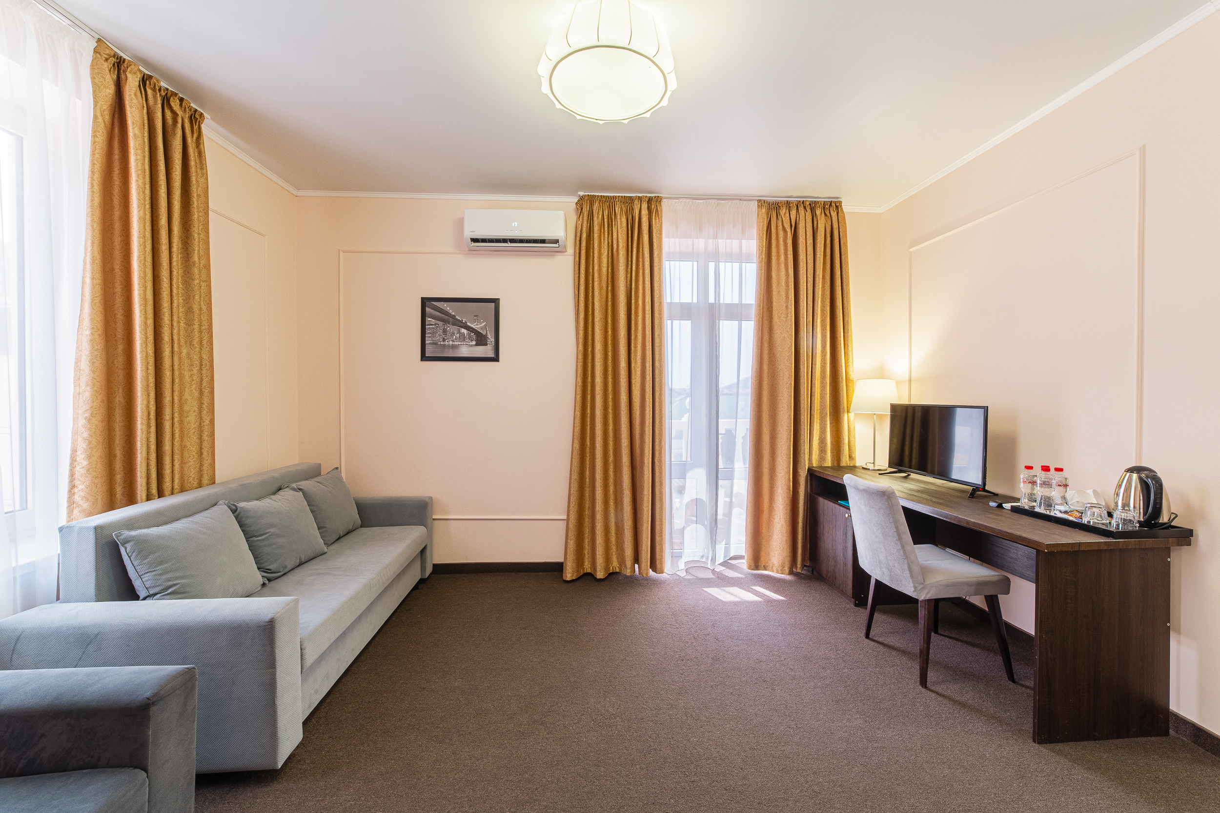 Renatphoto-Фотосъёмка экстерьера и интерьера. Профессиональная фотосъёмка интерьеров, предметная фотосессия еды для меню г. Анапа