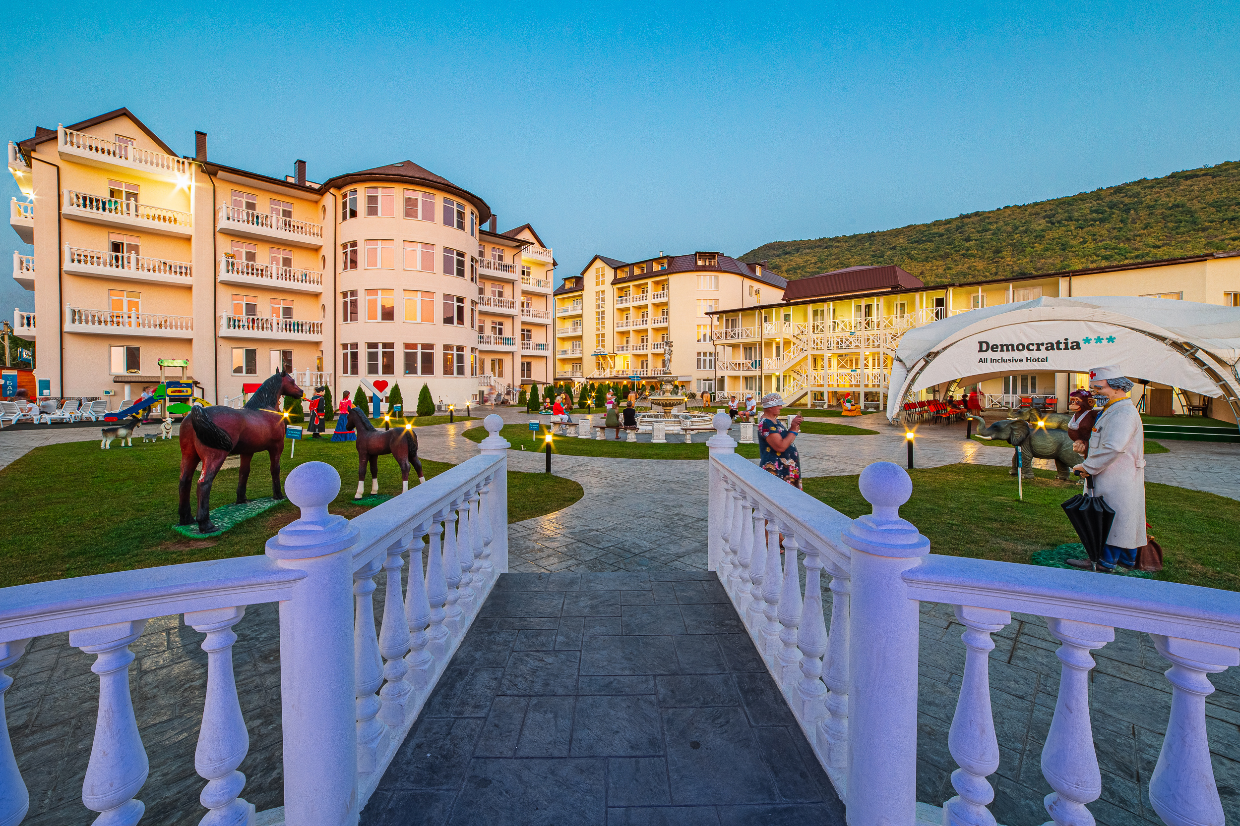 Renatphoto-Фотосъёмка экстерьера и интерьера. Профессиональная фотосъёмка интерьеров, предметная фотосессия еды для меню г. Анапа