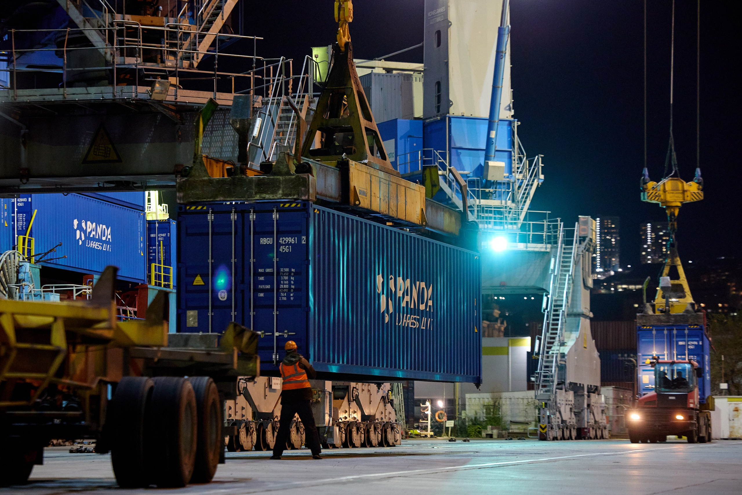 Фотограф репортаж Владивосток репортажная съёмка Приморский край фотосъёмка промышленность бизнес производство судно порт аэросъёмка