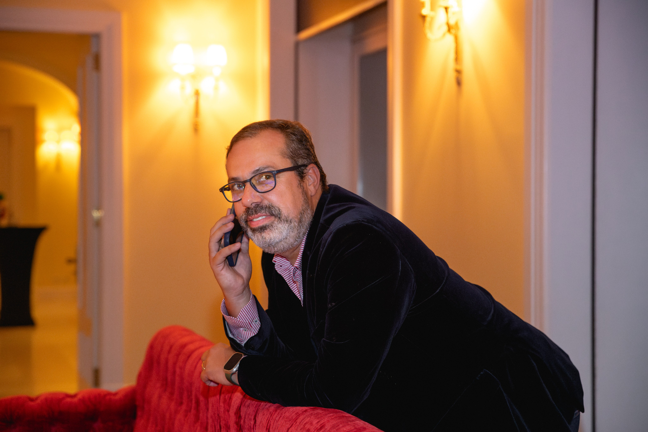 EUGÉNIO CAMPOS IN YEATMAN. Anastasiia Antoniuk portrait, family and couple photographer, Portugal