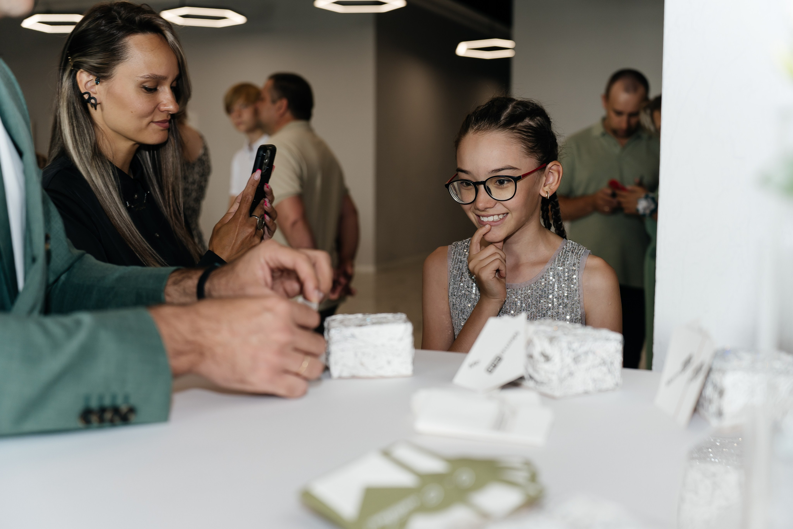 В отели. Для тех, кто не ждёт удачи, а создаёт её. Каждая фотосессия — это твой момент, твой стиль, твой успех. 📸