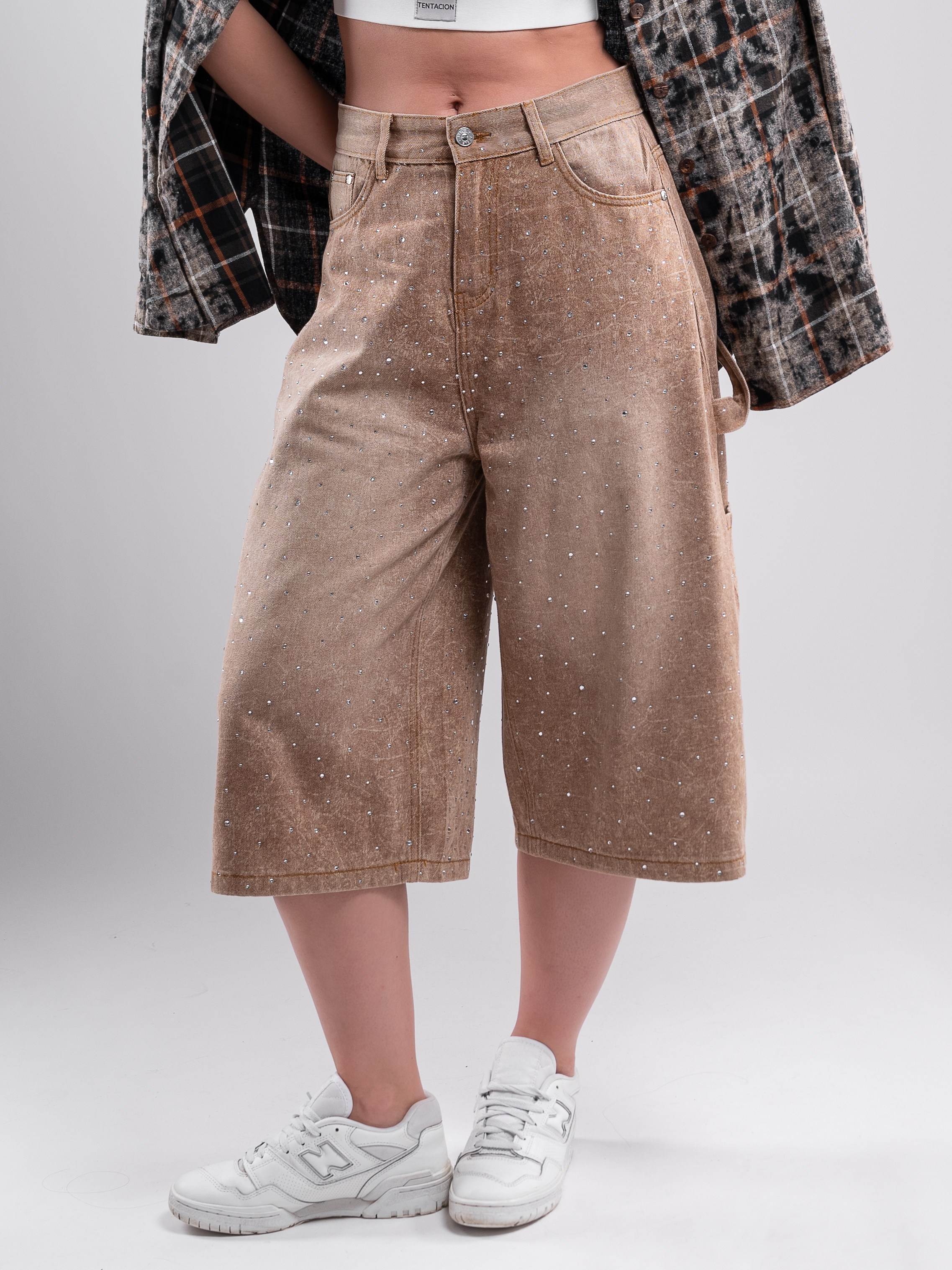 Джинсовые бриджи. Предметный фотограф, фото для маркетплейсов Пятигорск, КМВ