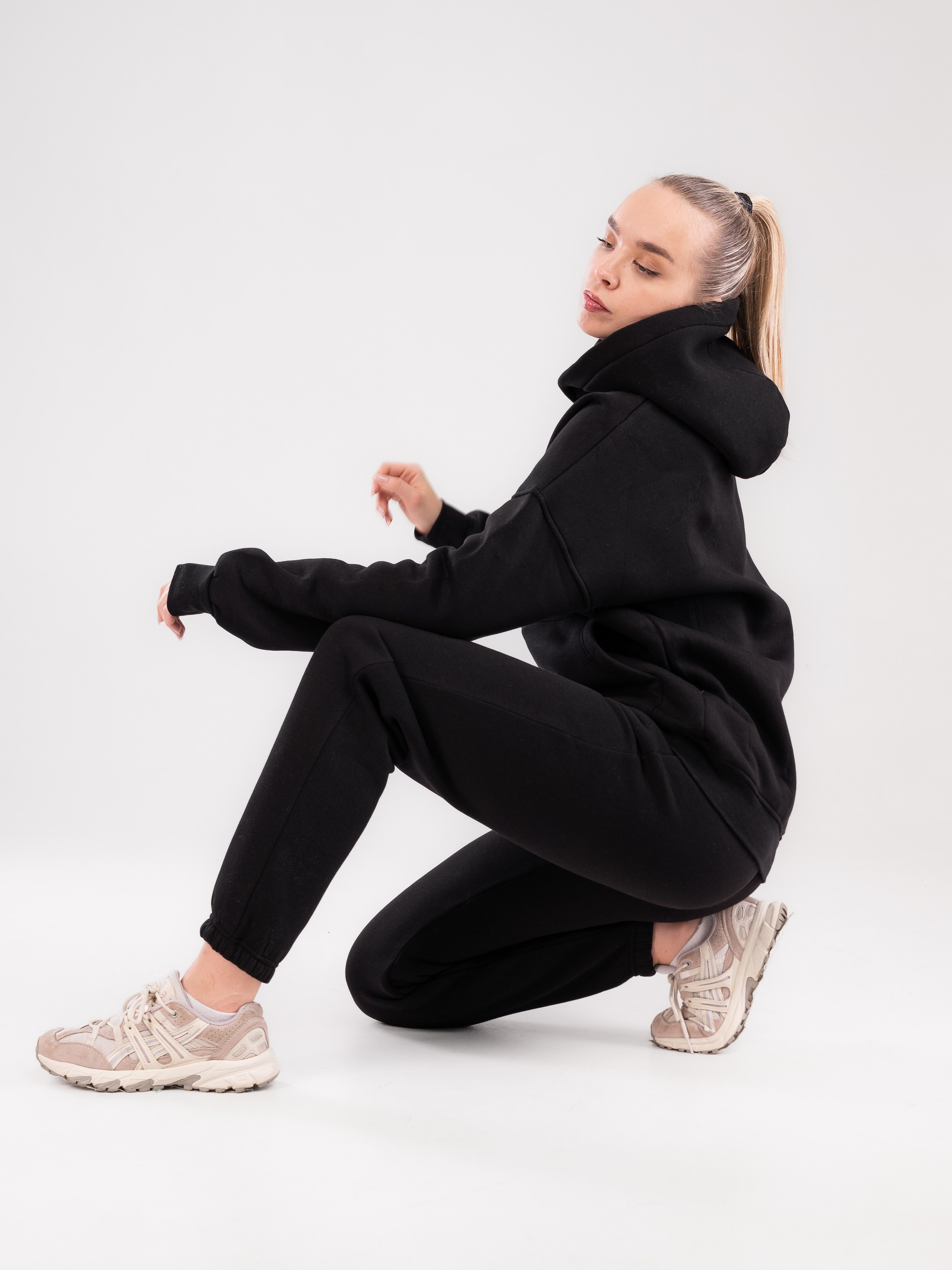 Спортивные костюмы и брюки с большой палитрой цветов!. Предметный фотограф, фото для маркетплейсов Пятигорск, КМВ